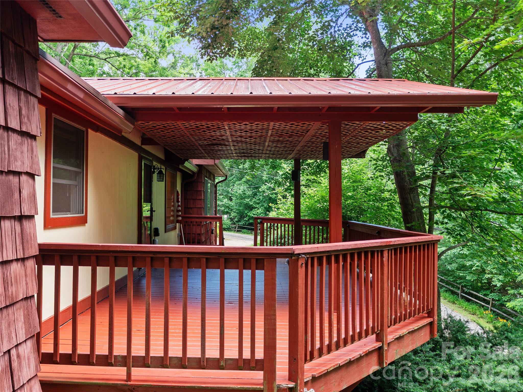 125 HEARTLAND Lane — Burnsville