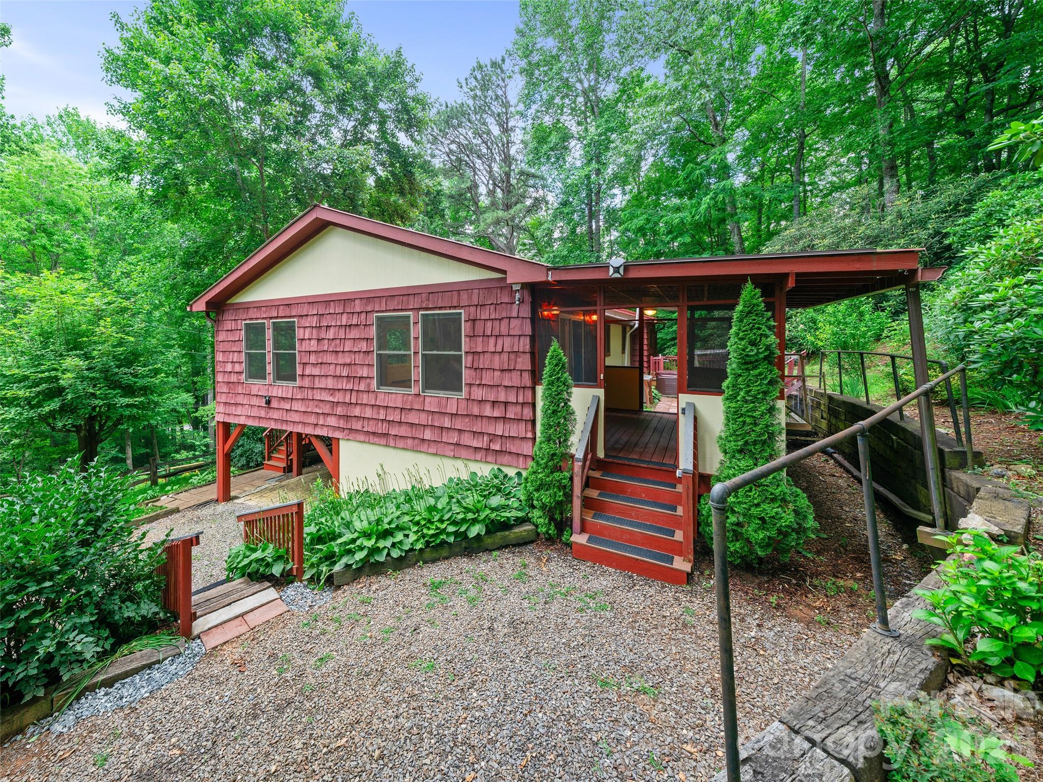125 HEARTLAND Lane — Burnsville
