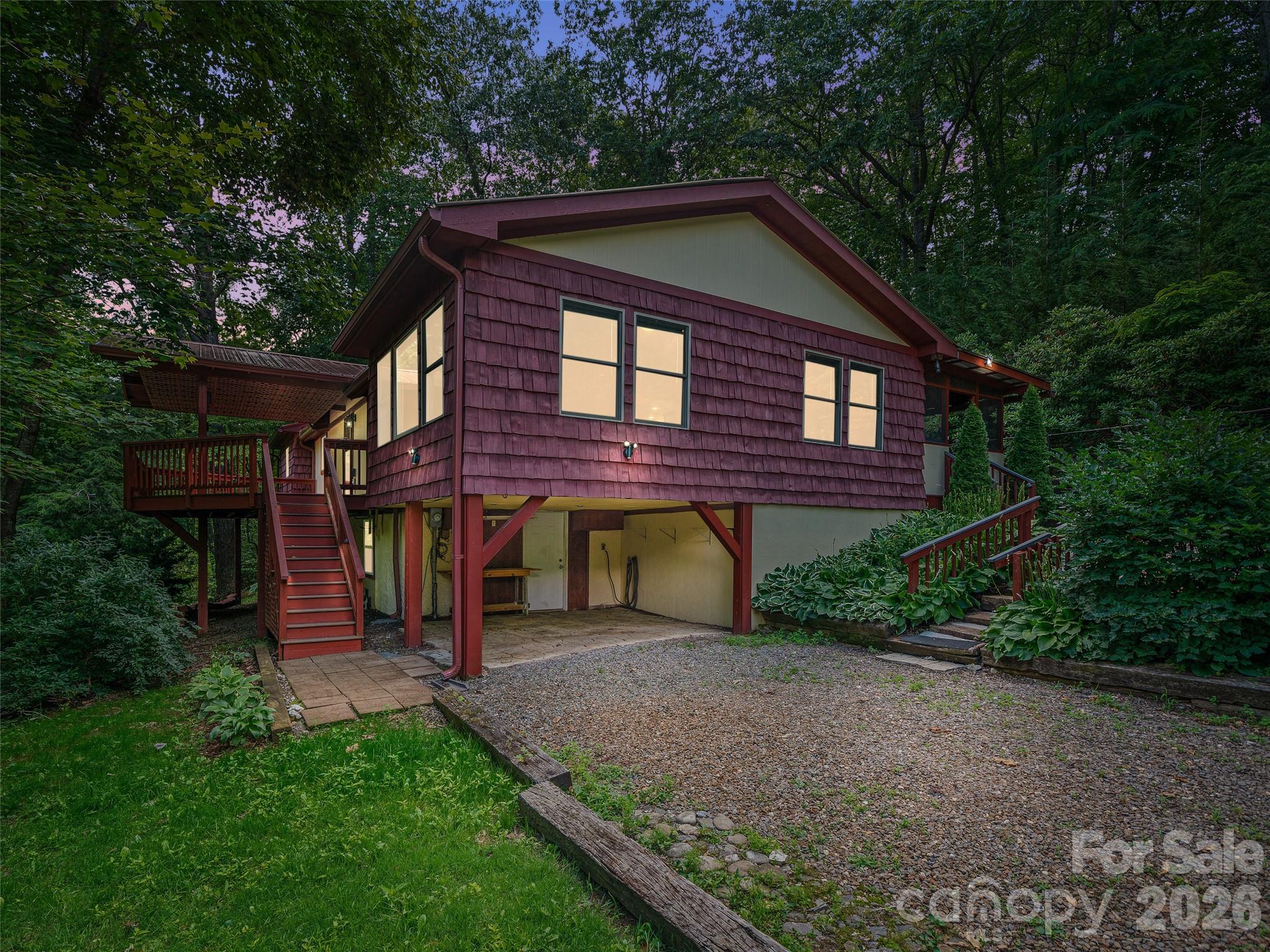 125 HEARTLAND Lane — Burnsville