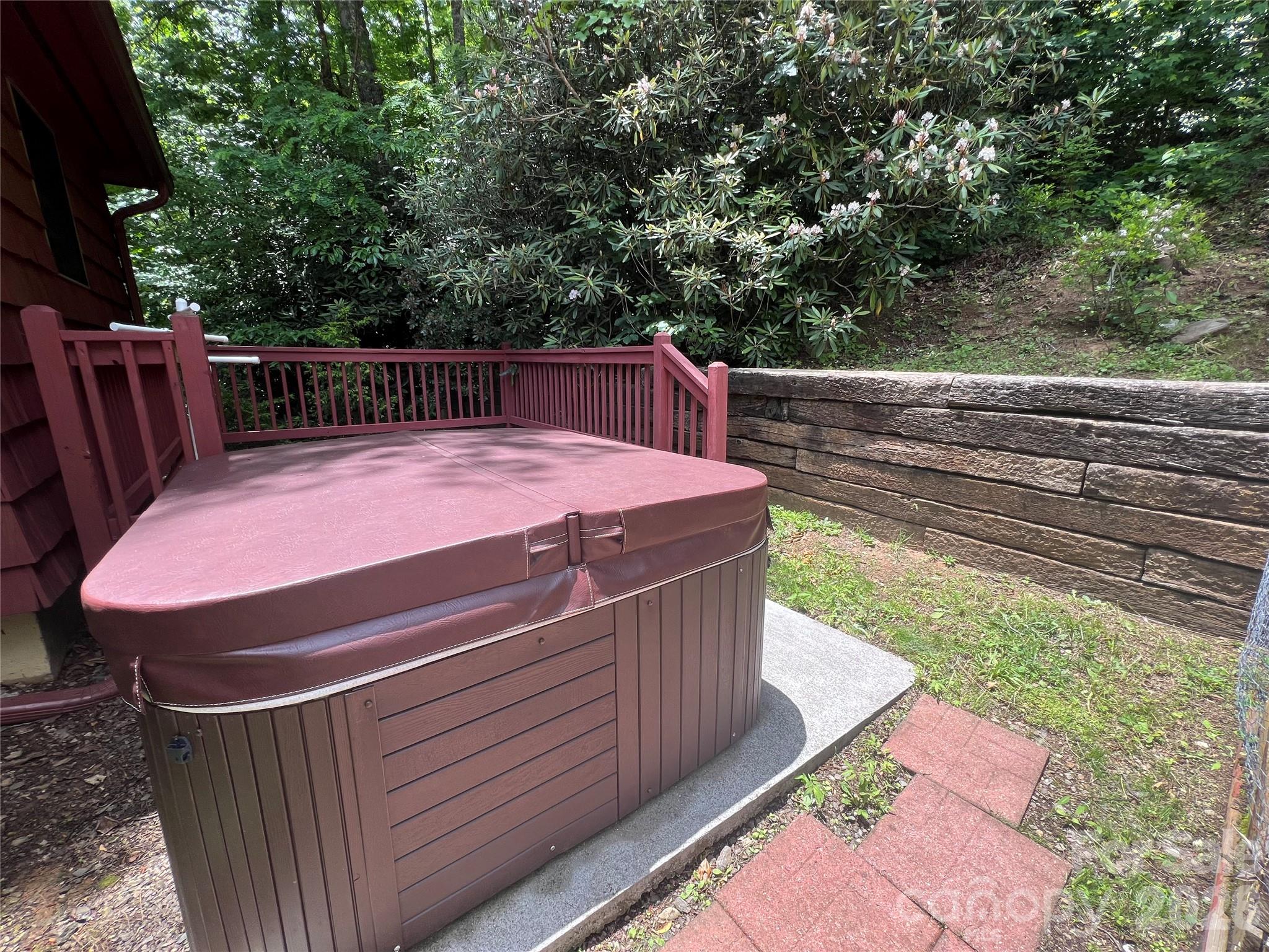 125 HEARTLAND Lane — Burnsville