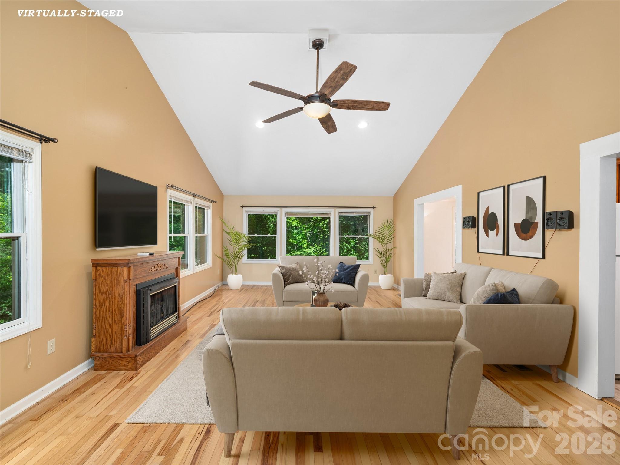 125 HEARTLAND Lane — Burnsville