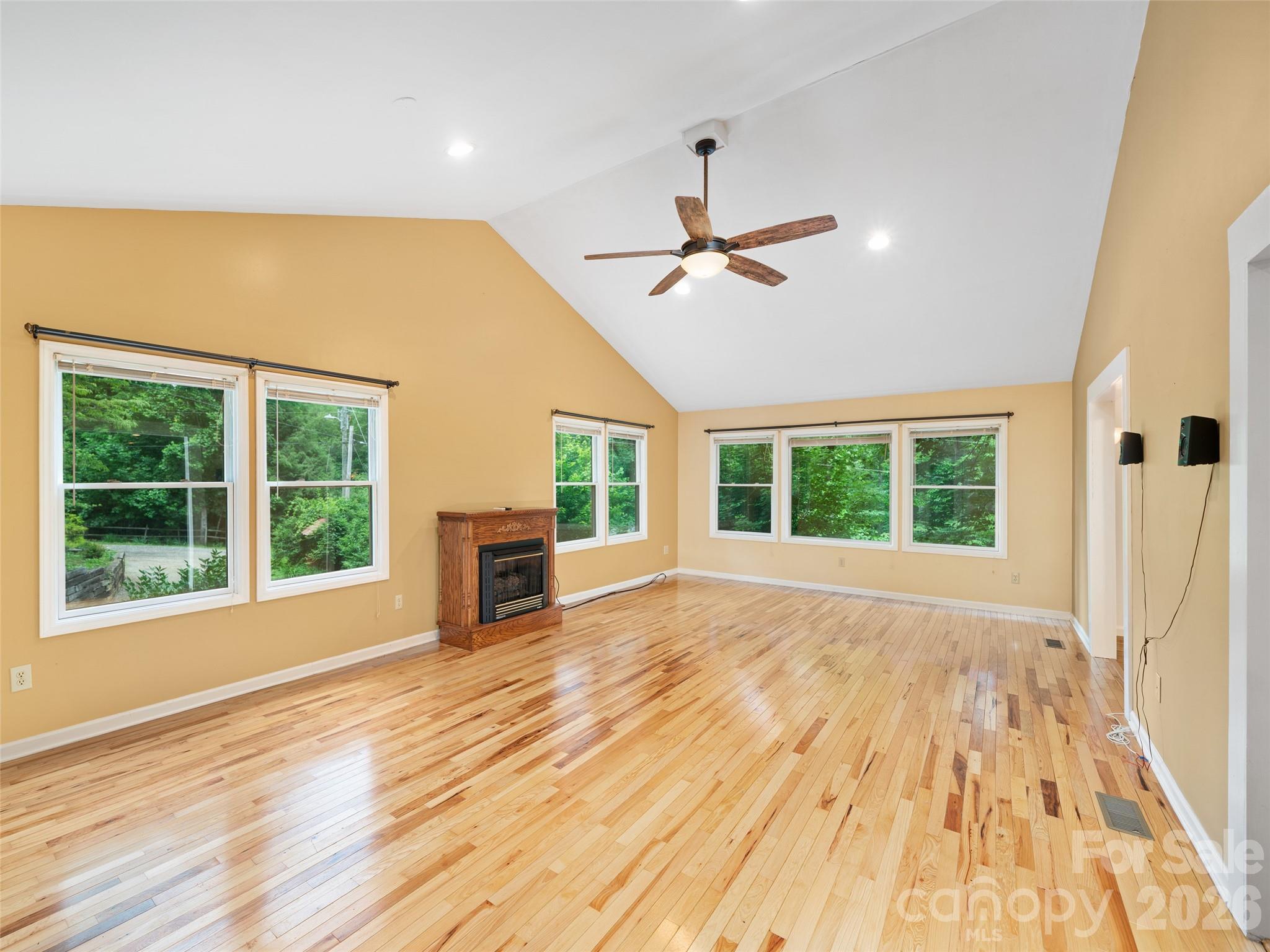125 HEARTLAND Lane — Burnsville