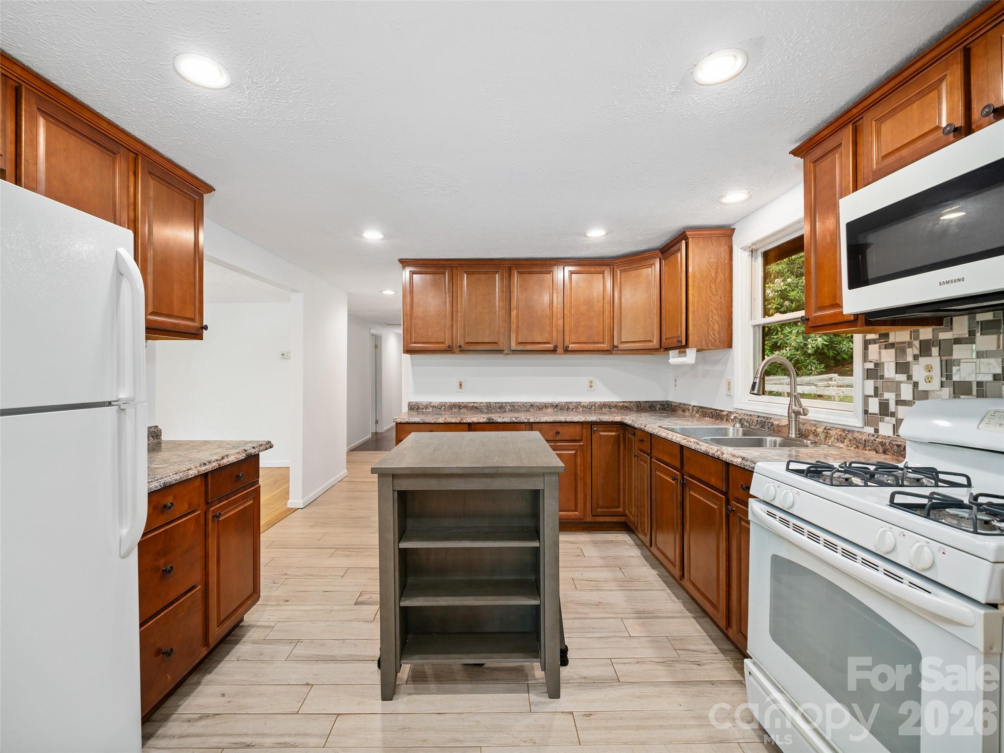 125 HEARTLAND Lane — Burnsville