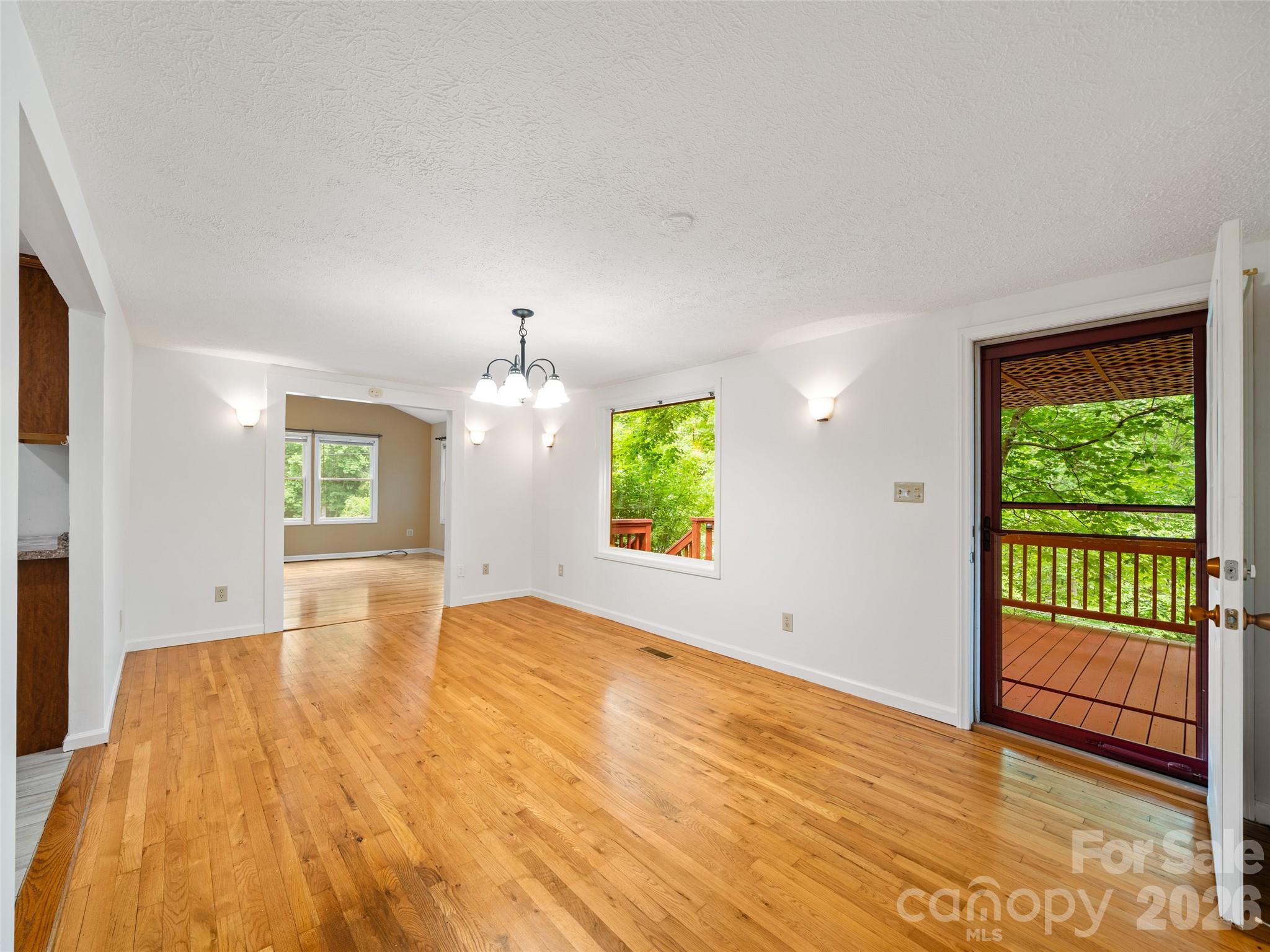 125 HEARTLAND Lane — Burnsville