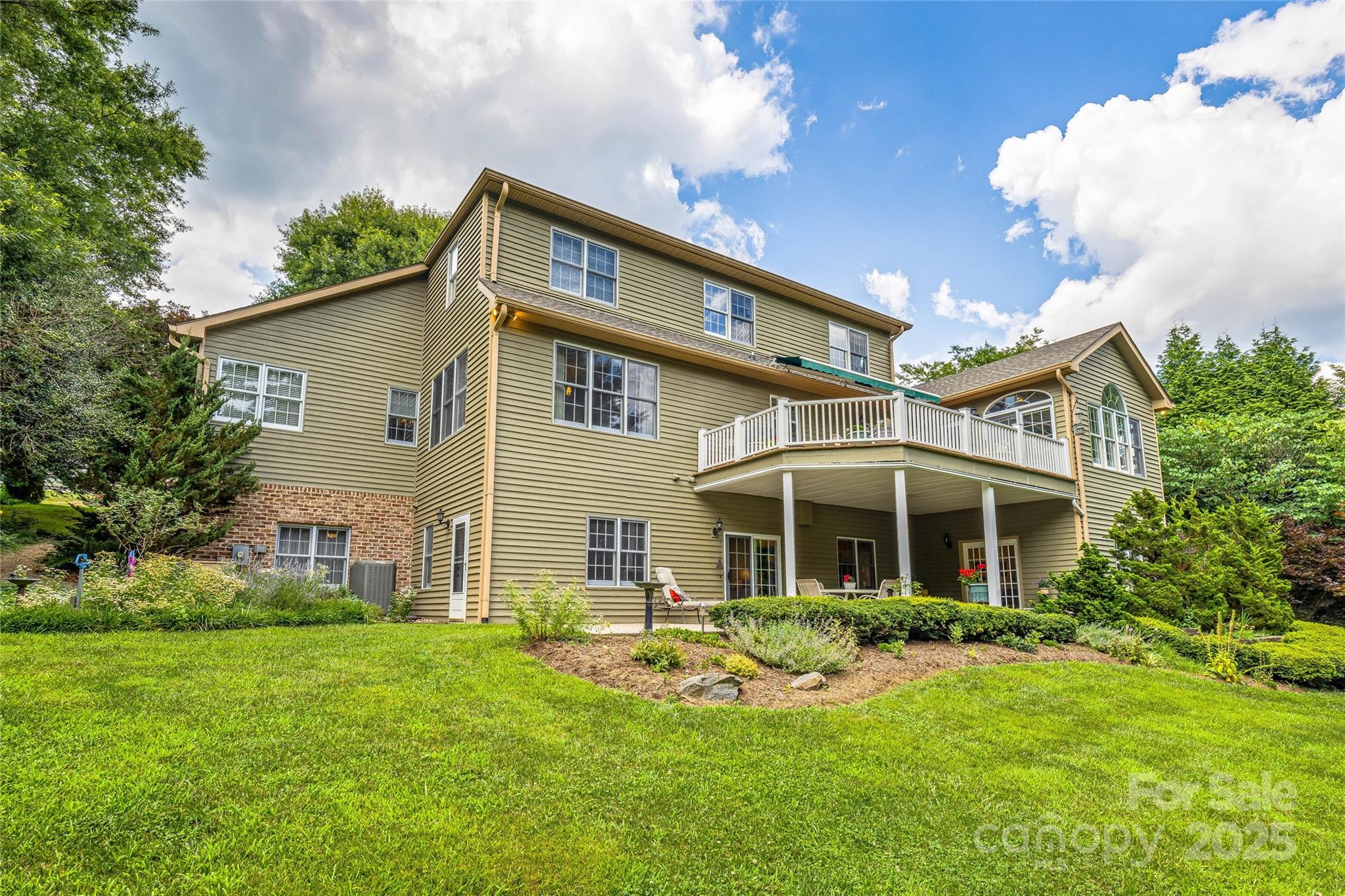 842 Rickel Drive — Hendersonville