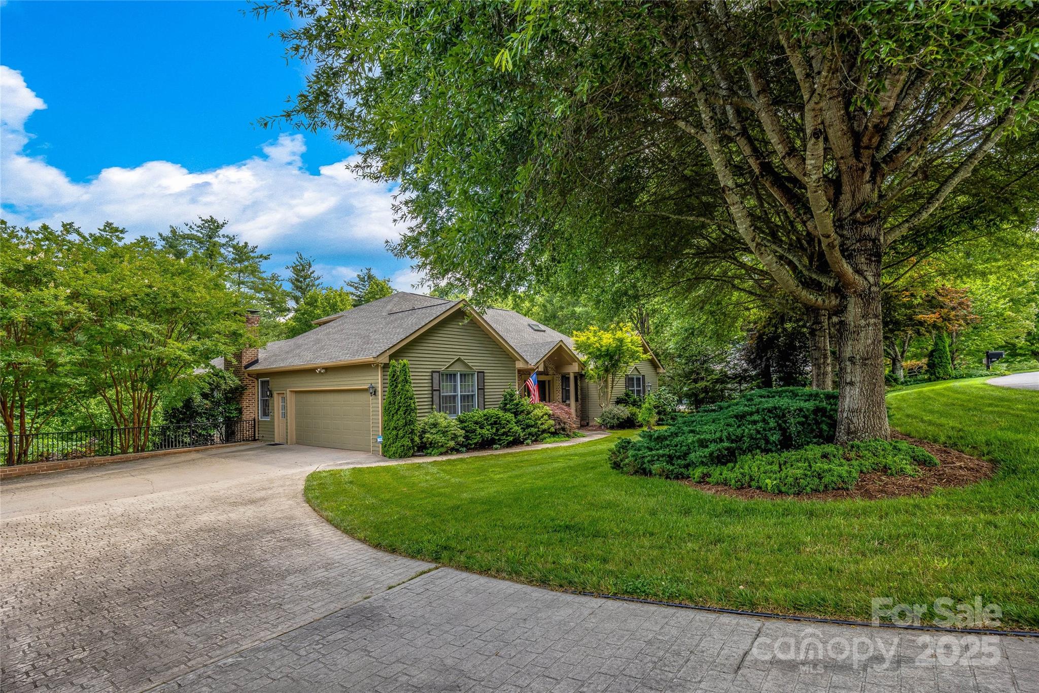 842 Rickel Drive — Hendersonville
