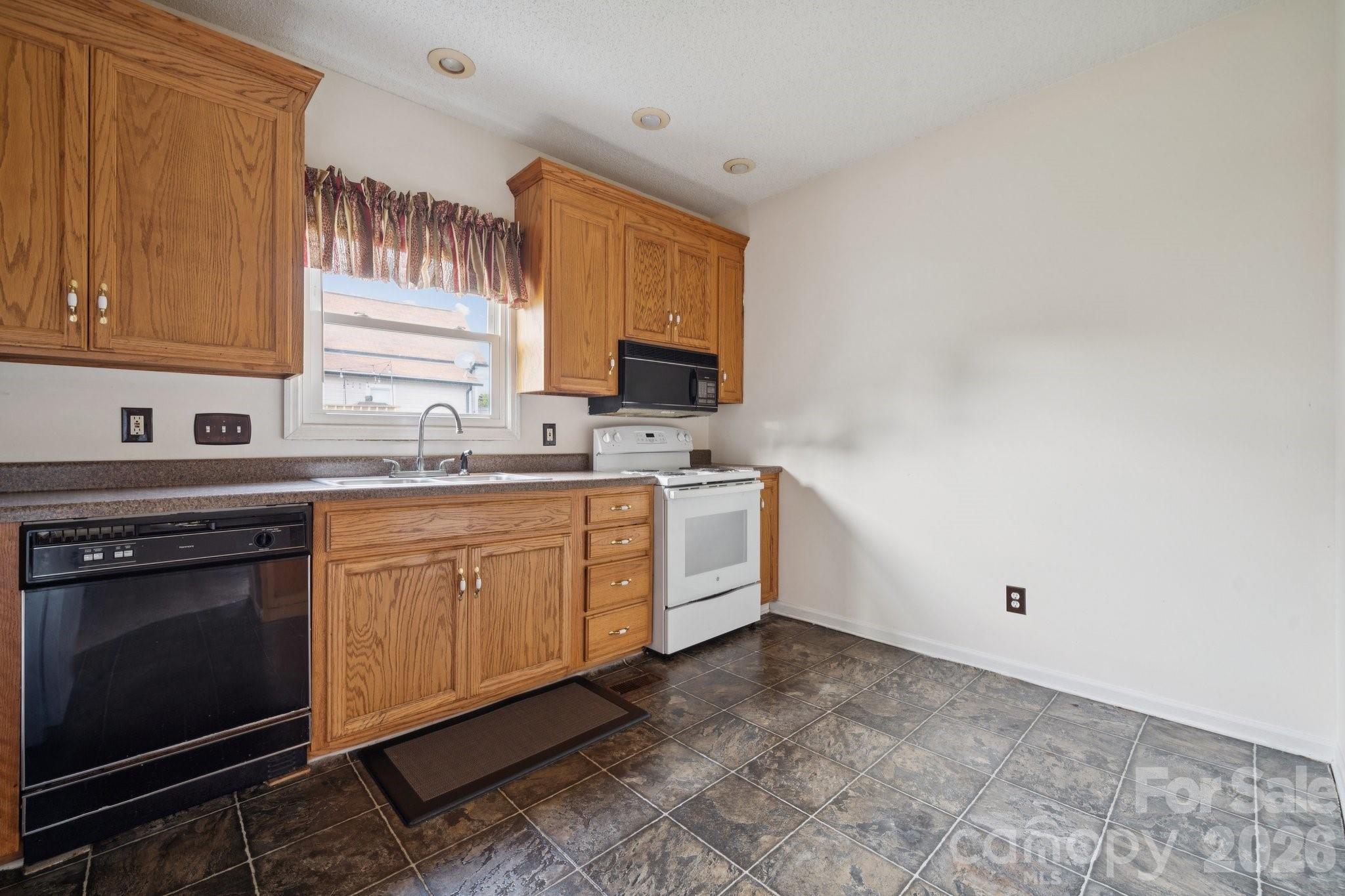 411 S Central Avenue — Landis