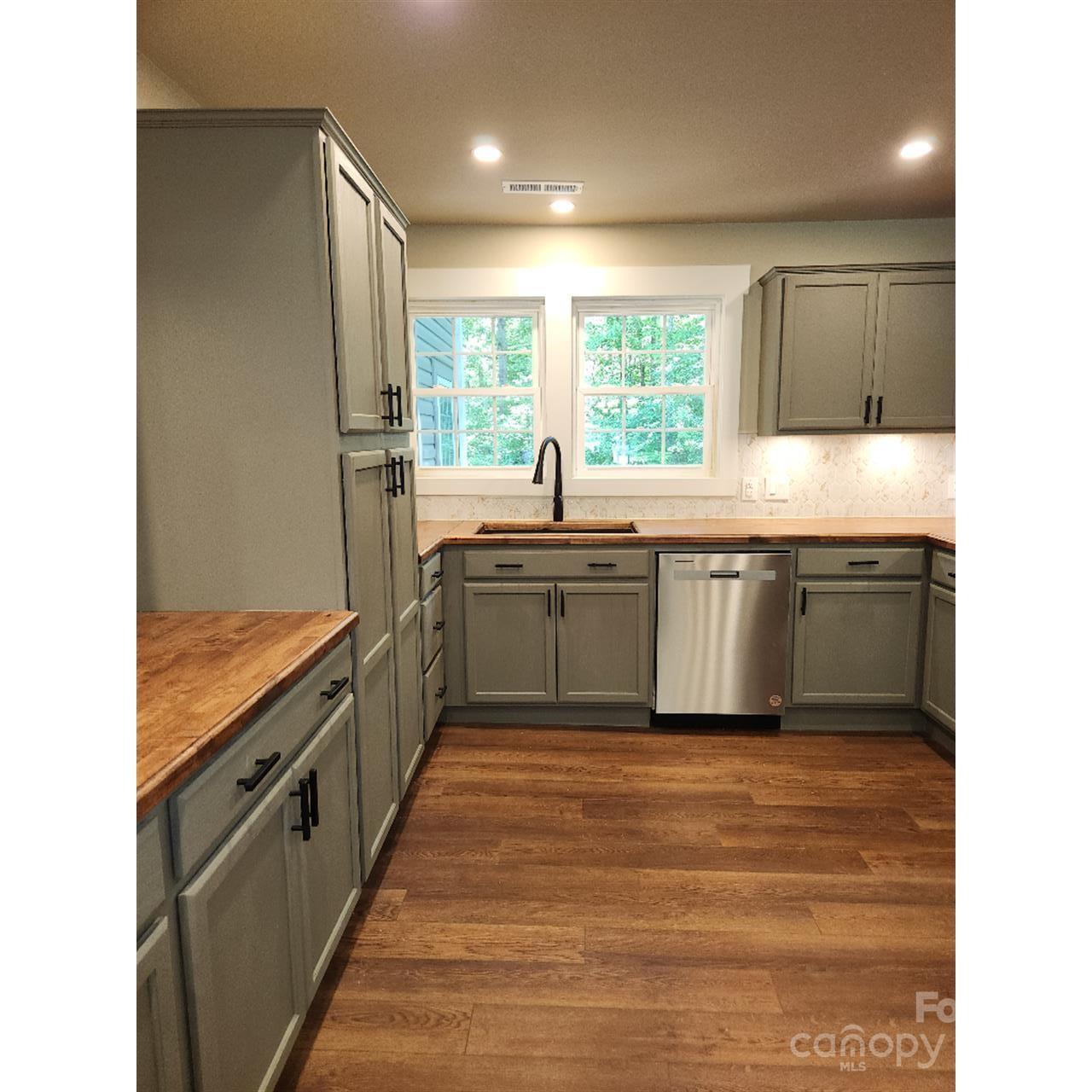 283 Robin Drive — Marion
