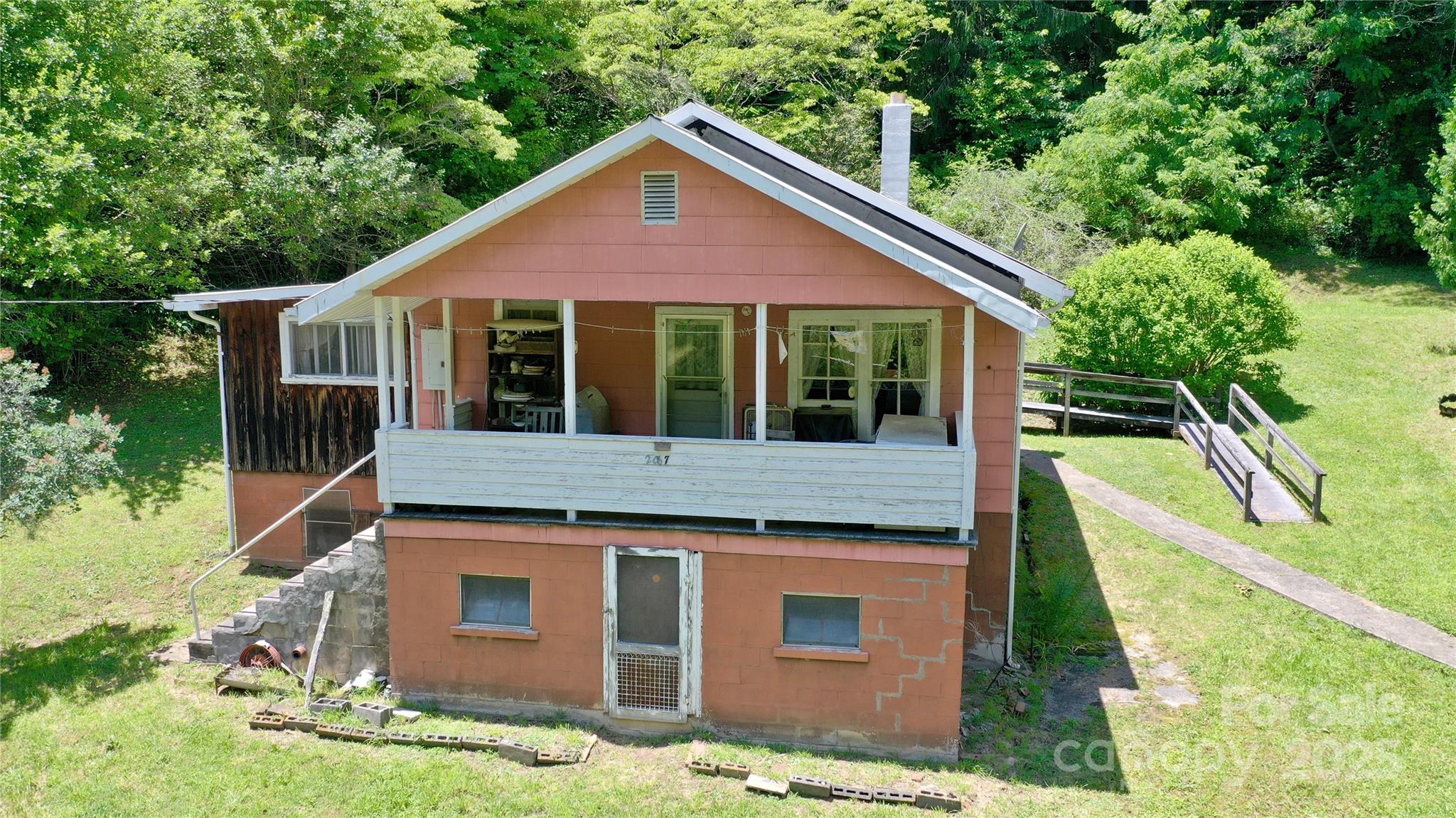 2087 Henry Road — Sylva