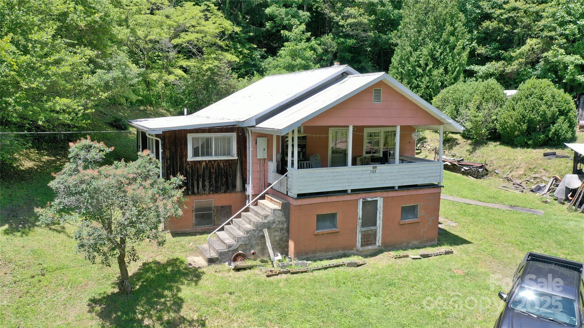 2087 Henry Road — Sylva