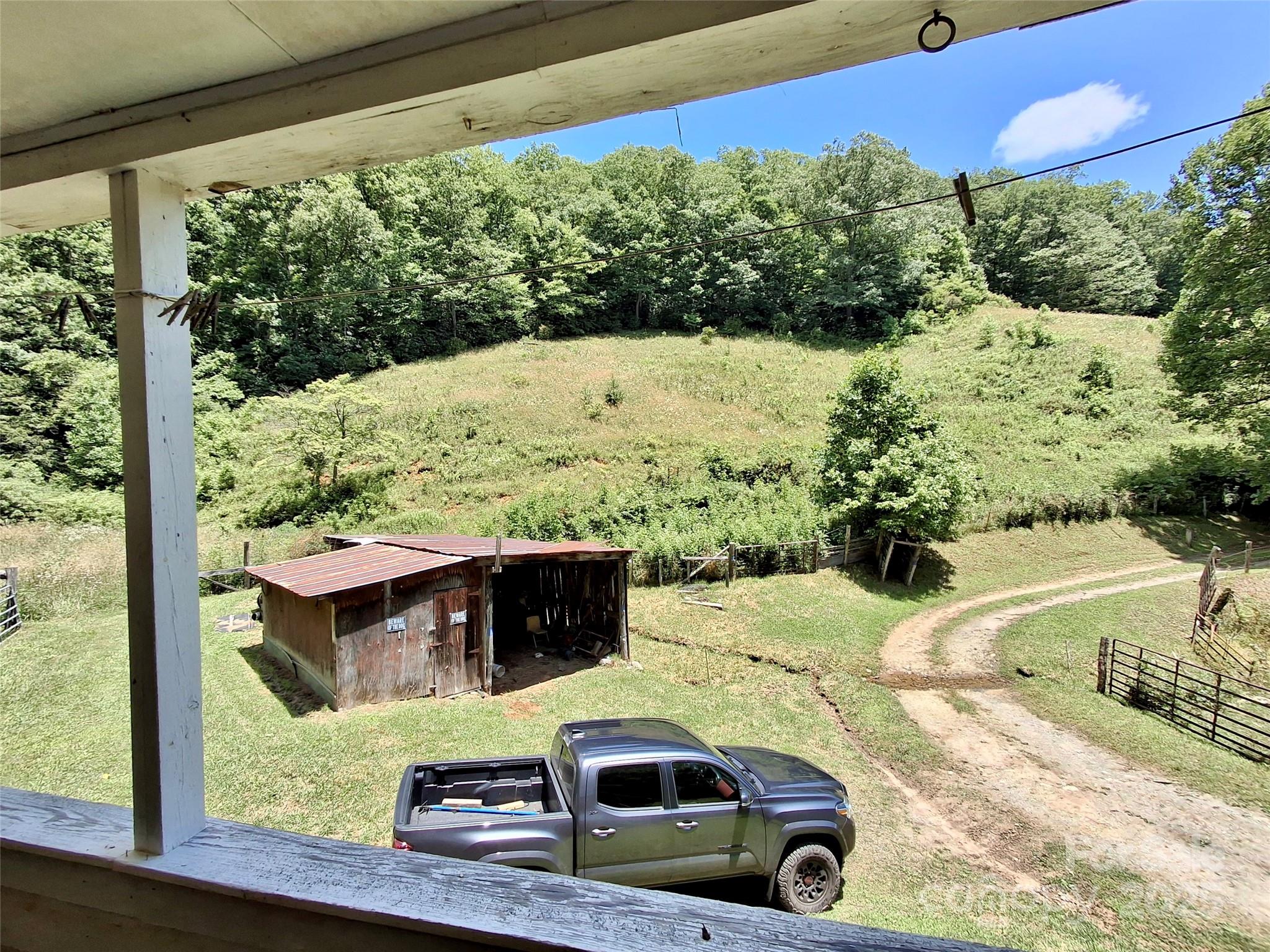 2087 Henry Road — Sylva