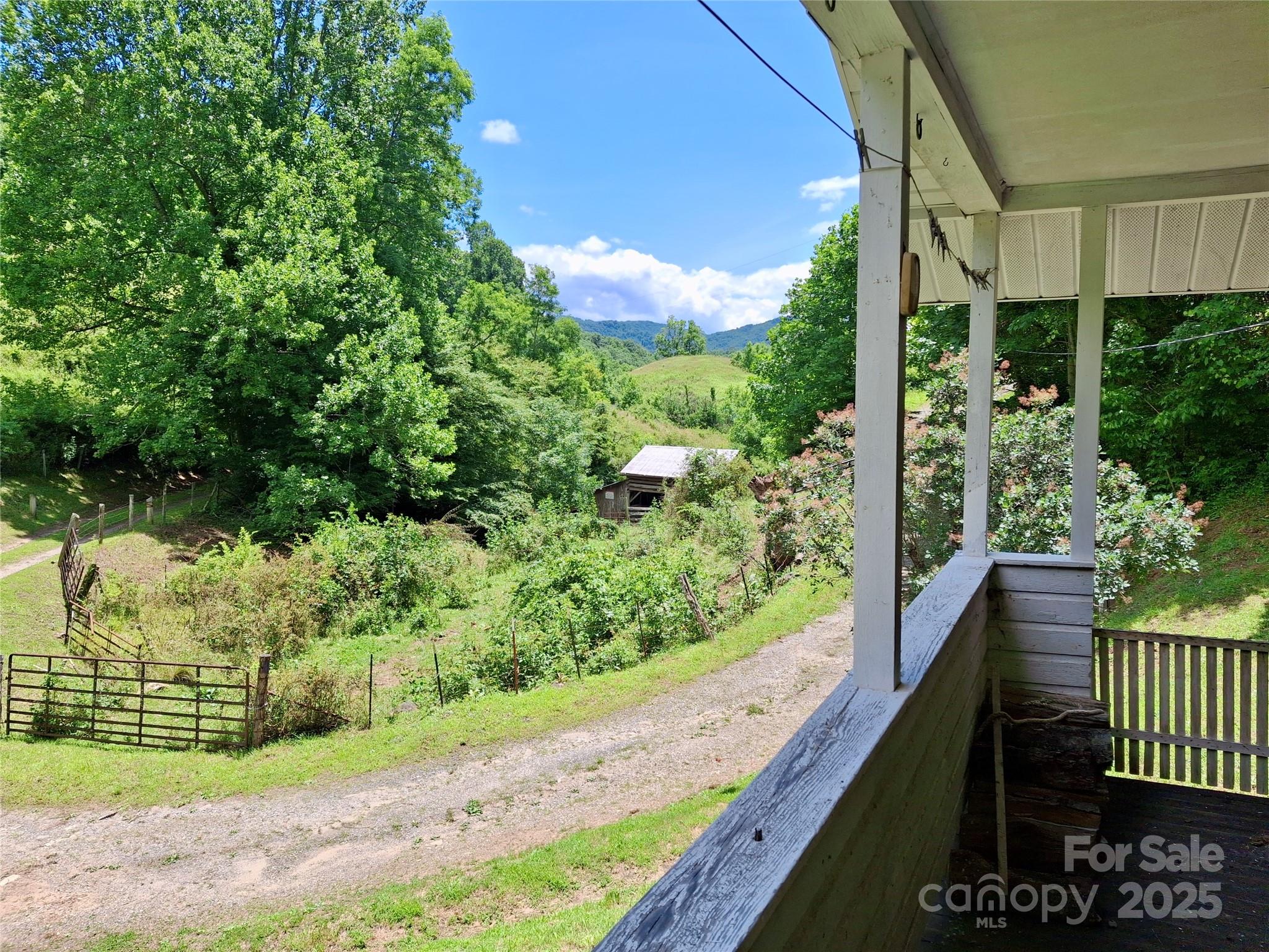 2087 Henry Road — Sylva