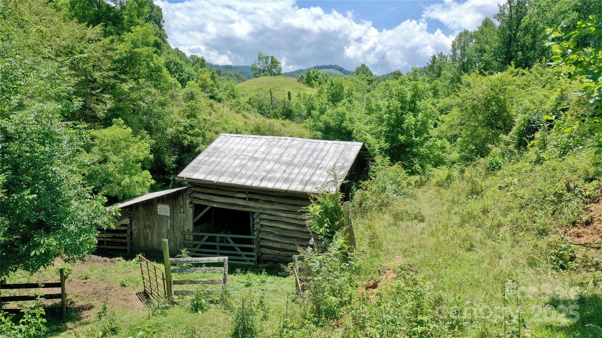 2087 Henry Road — Sylva