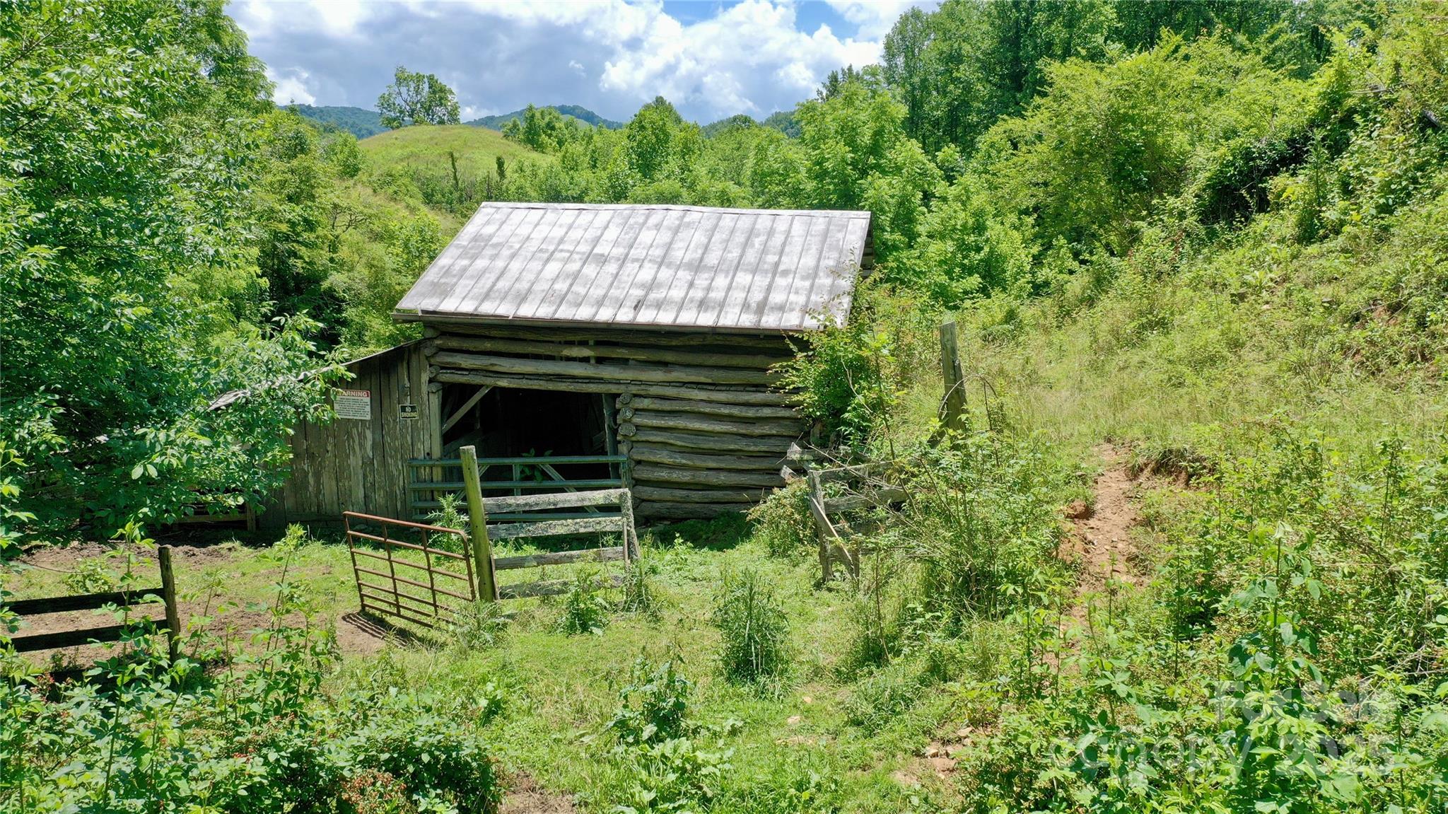 2087 Henry Road — Sylva