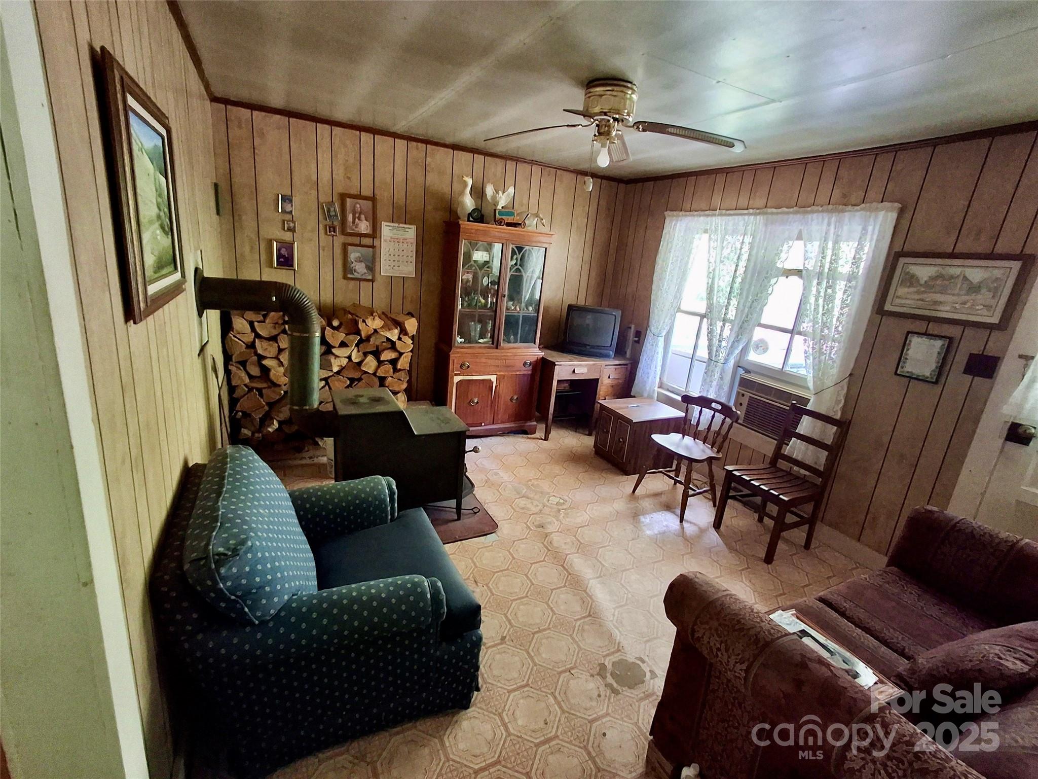 2087 Henry Road — Sylva