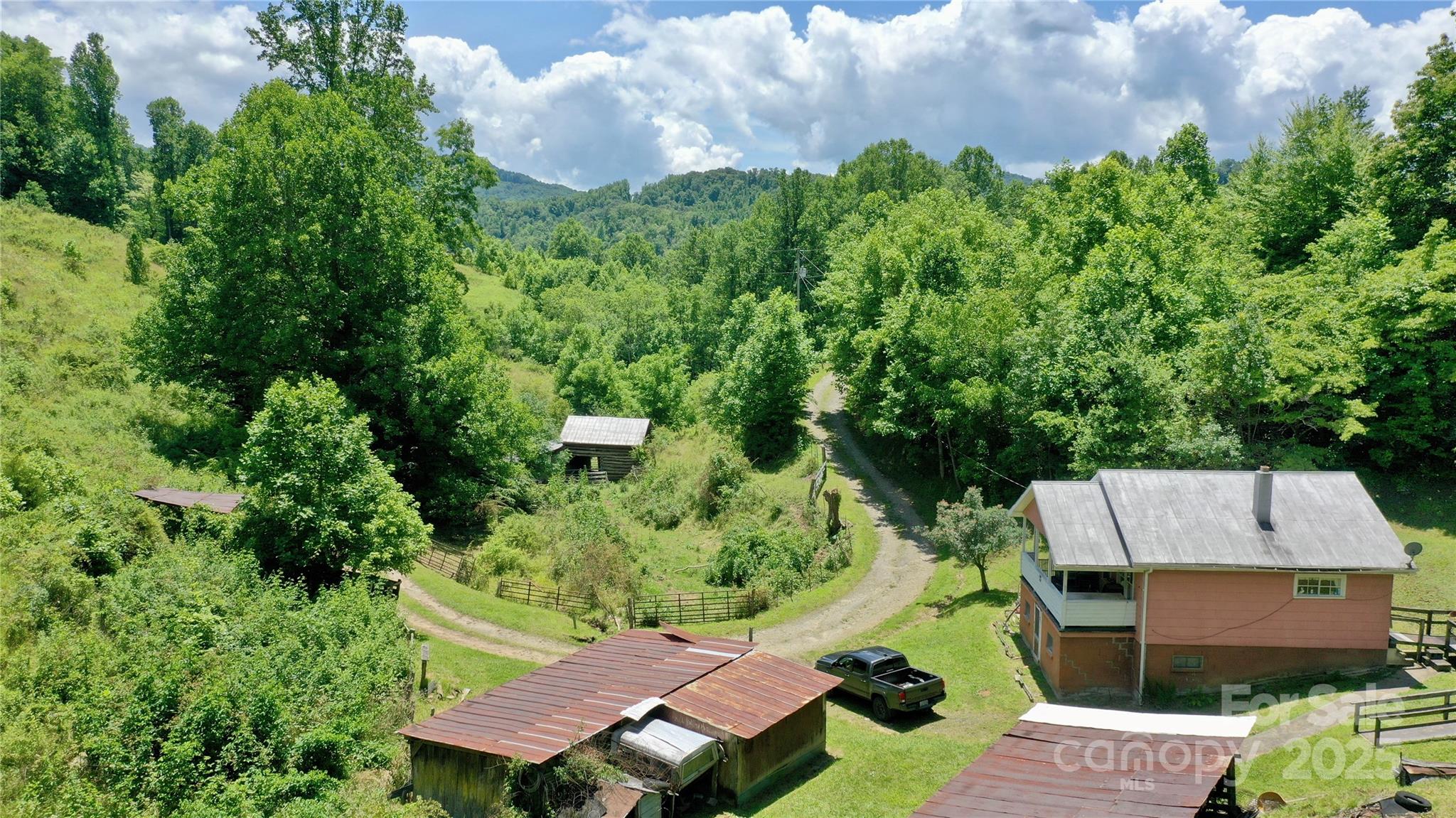 2087 Henry Road — Sylva