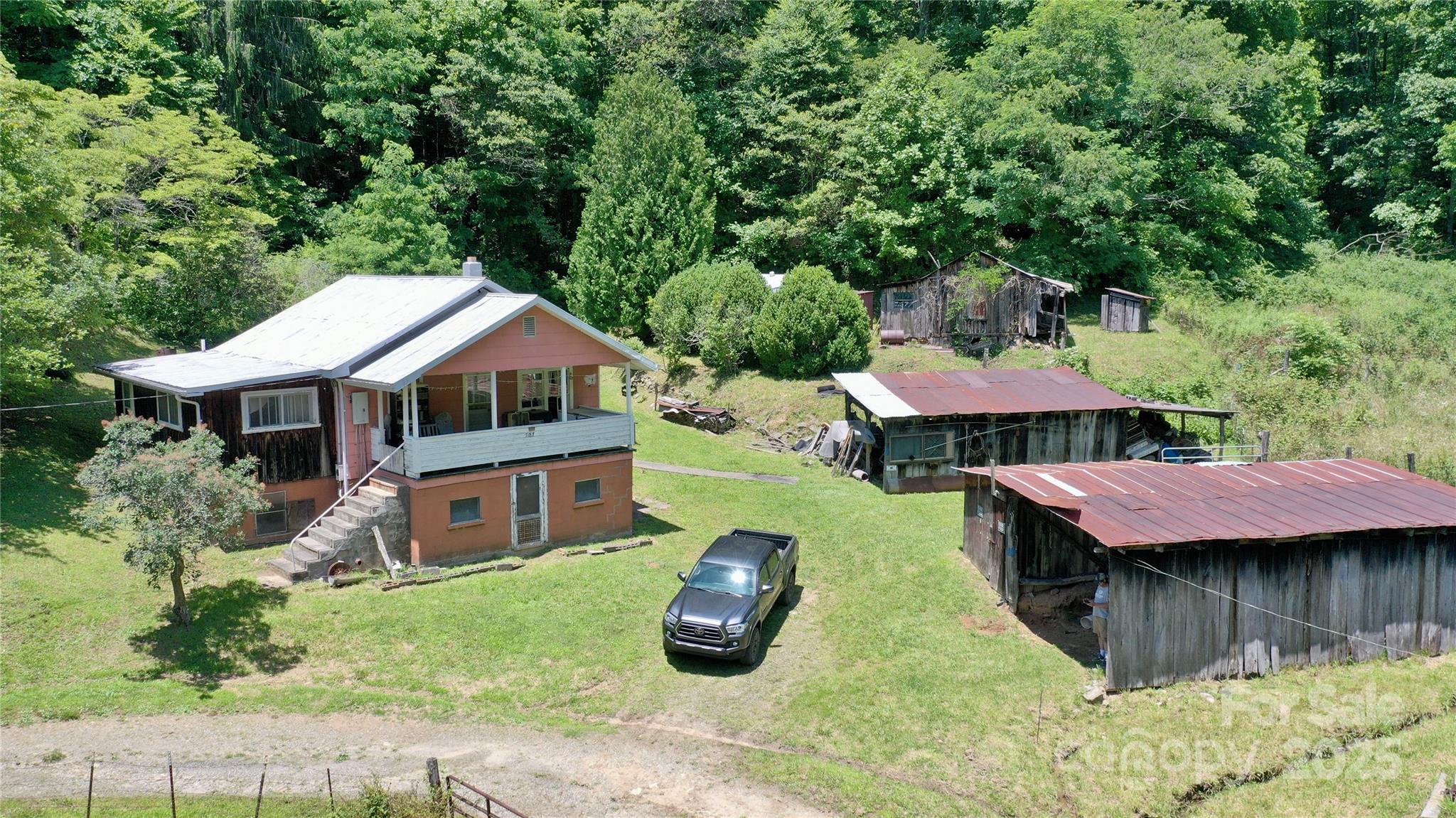 2087 Henry Road — Sylva