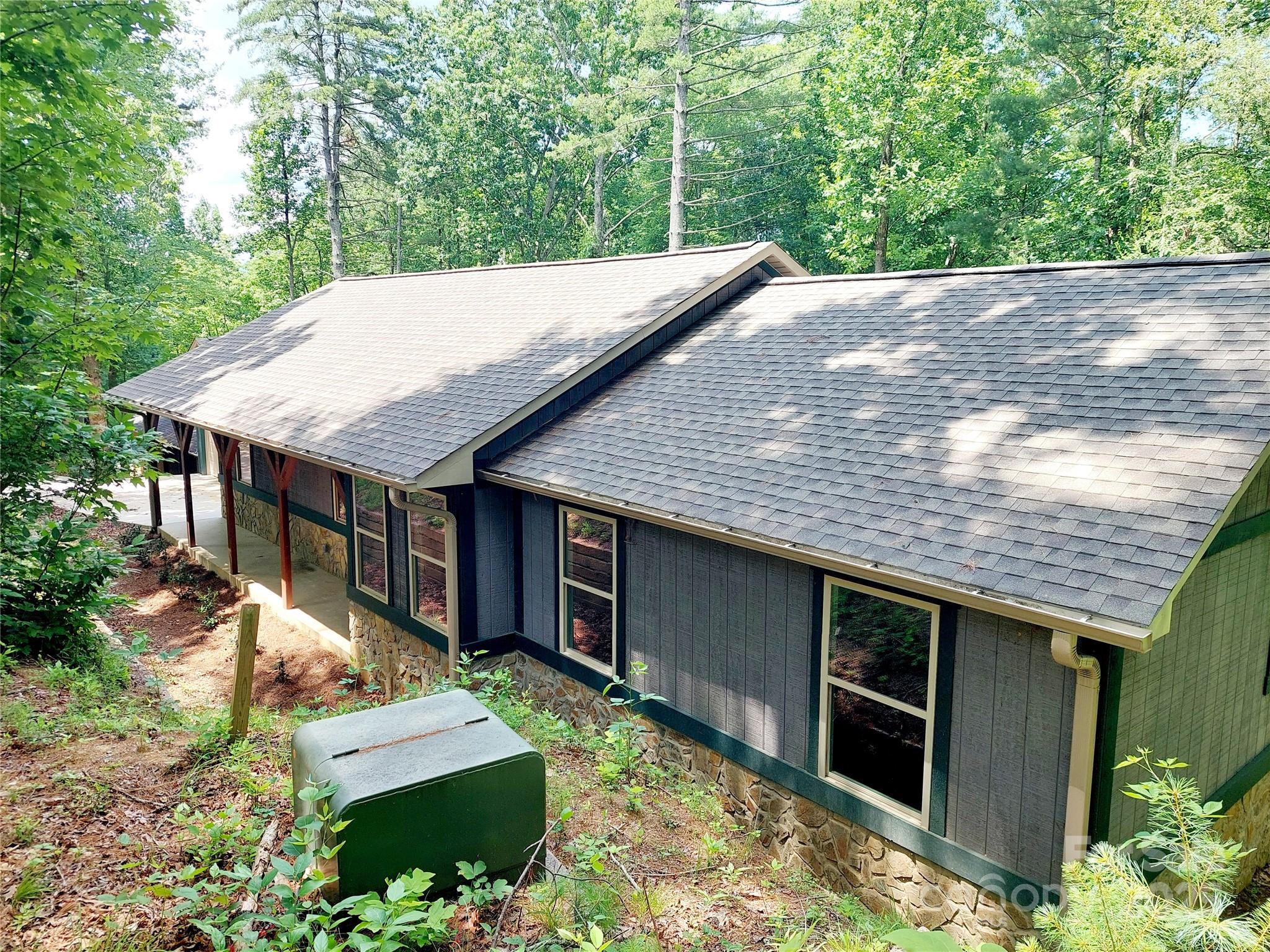 93 Badger Run — Hendersonville