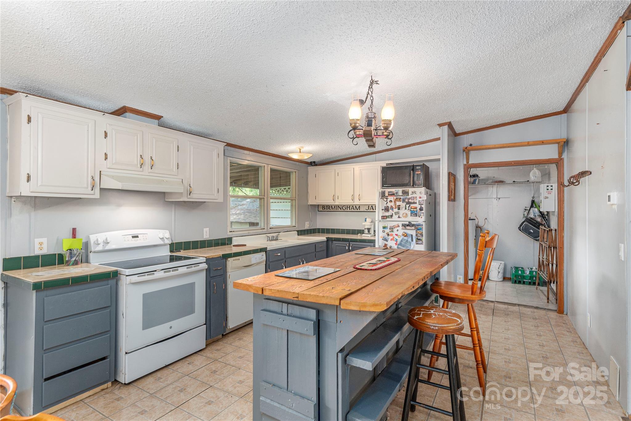 495 Courtney Lane — Canton