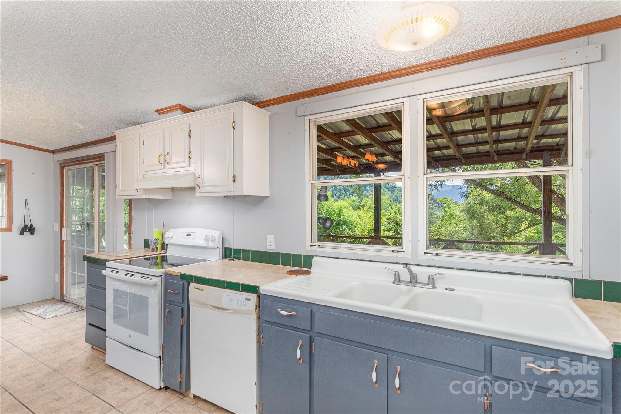 495 Courtney Lane — Canton