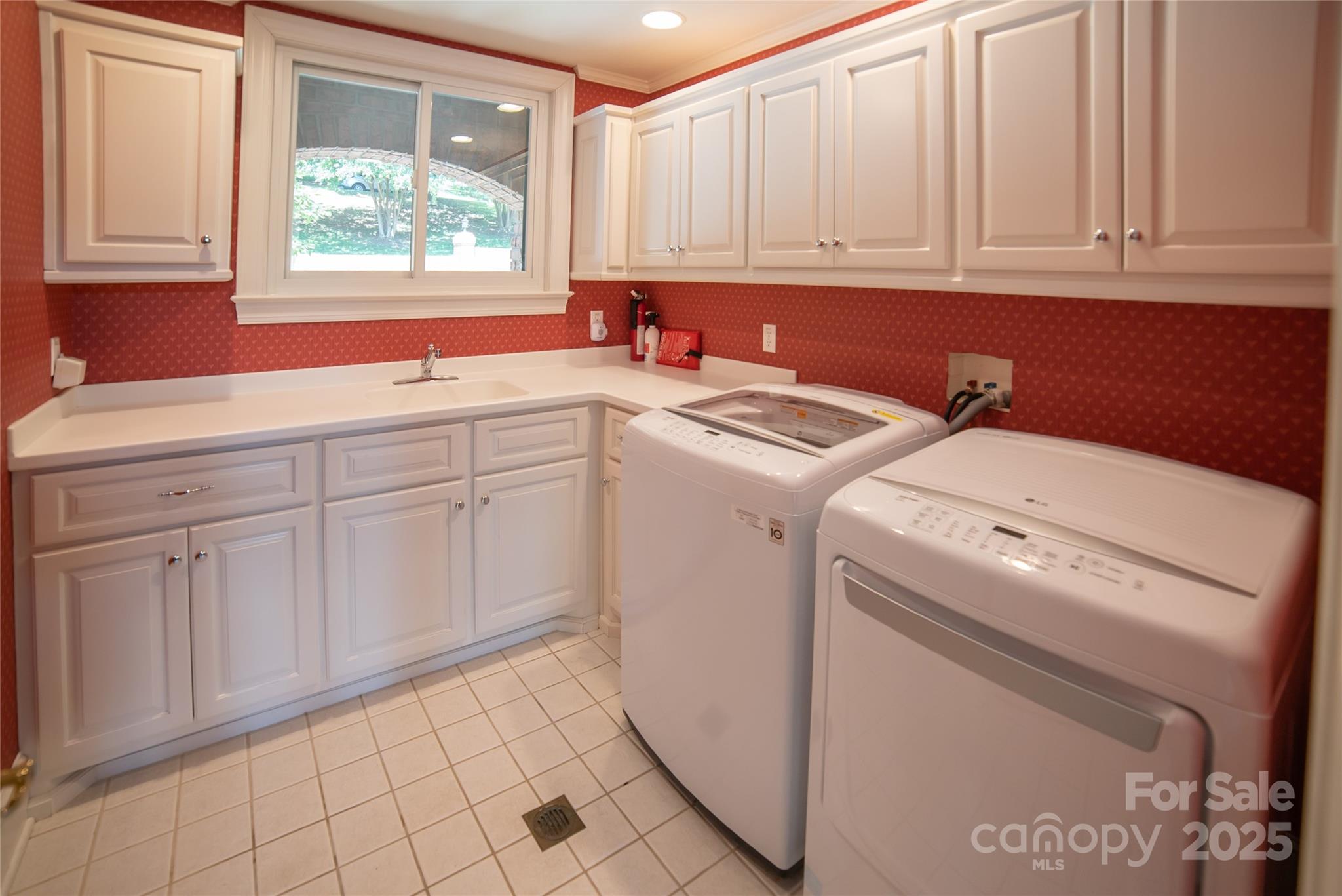 2770 Lakeview Drive — Lenoir