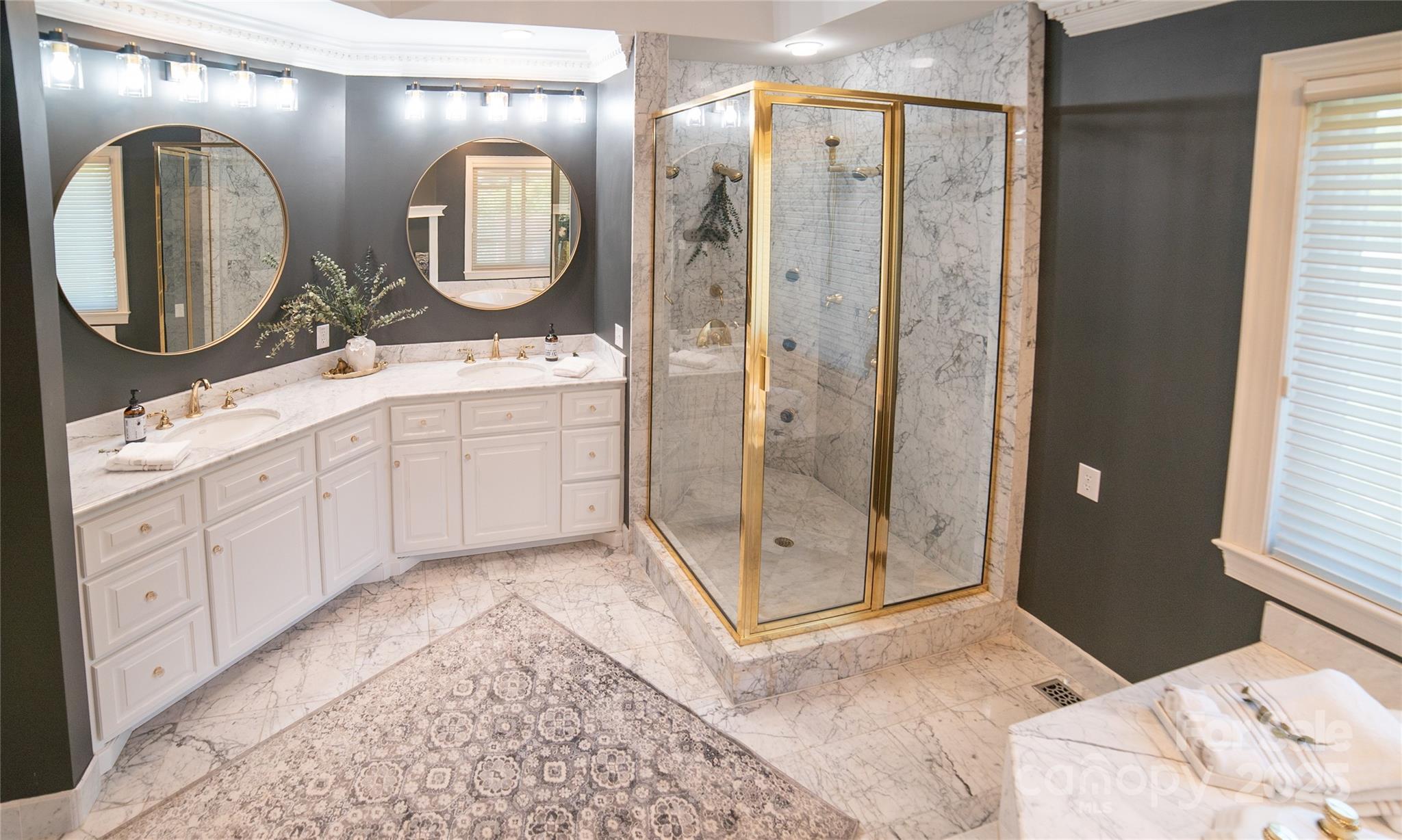 2770 Lakeview Drive — Lenoir