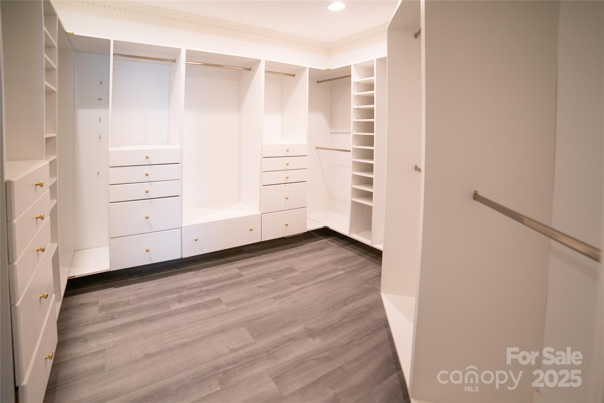 2770 Lakeview Drive — Lenoir