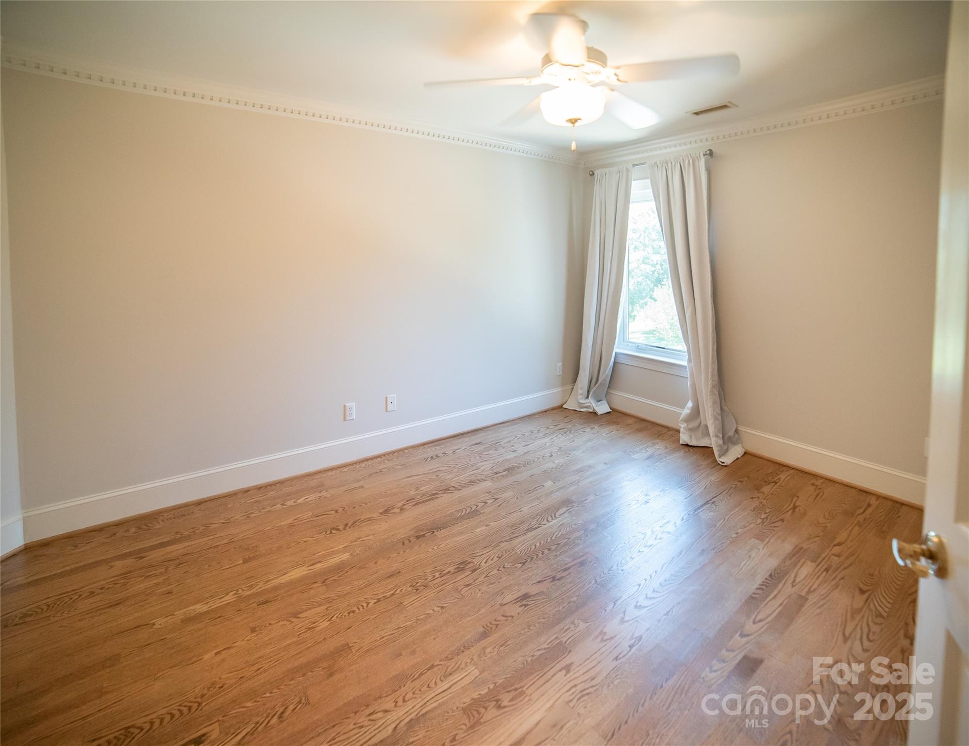 2770 Lakeview Drive — Lenoir