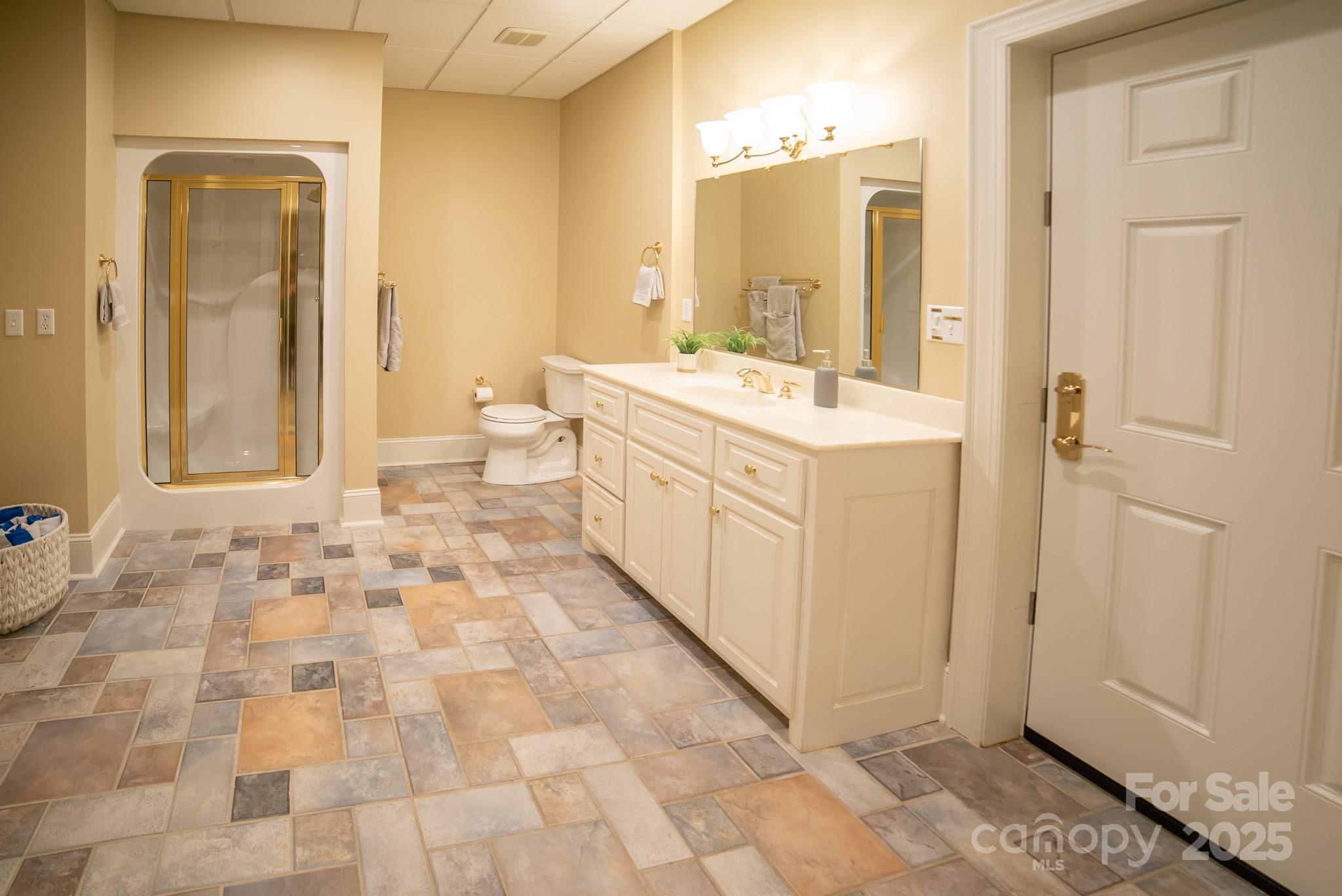 2770 Lakeview Drive — Lenoir
