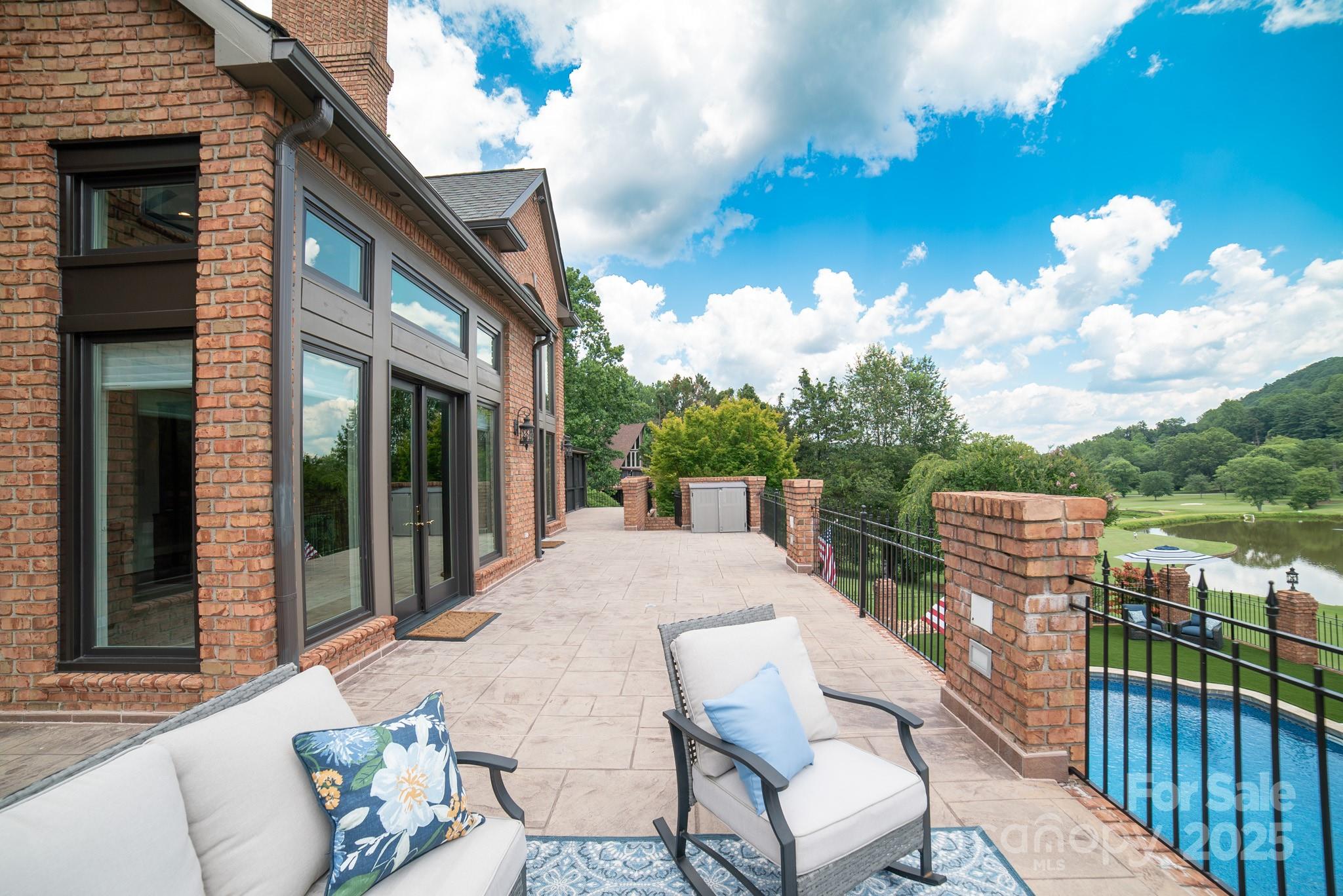 2770 Lakeview Drive — Lenoir