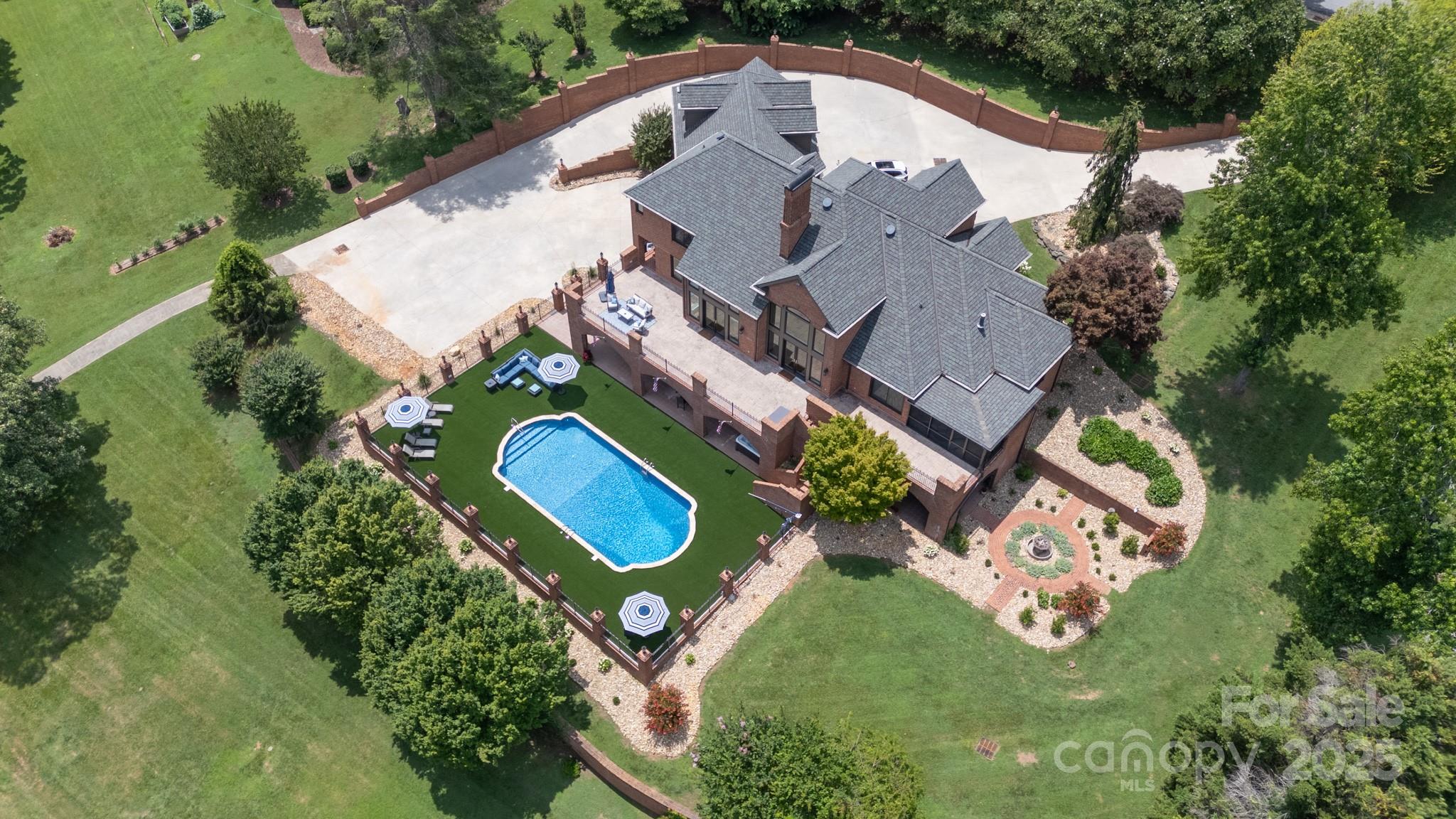2770 Lakeview Drive — Lenoir