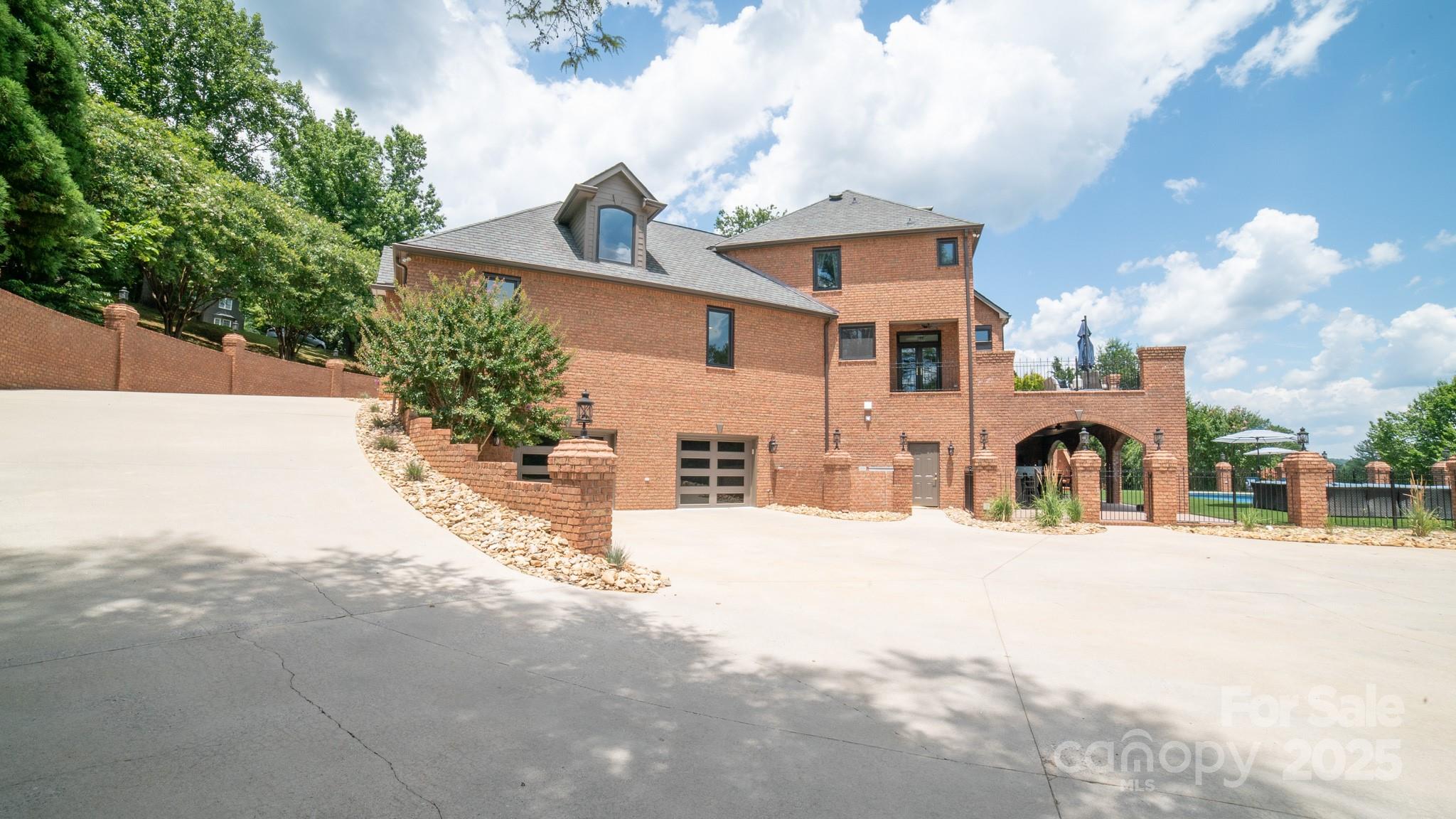2770 Lakeview Drive — Lenoir