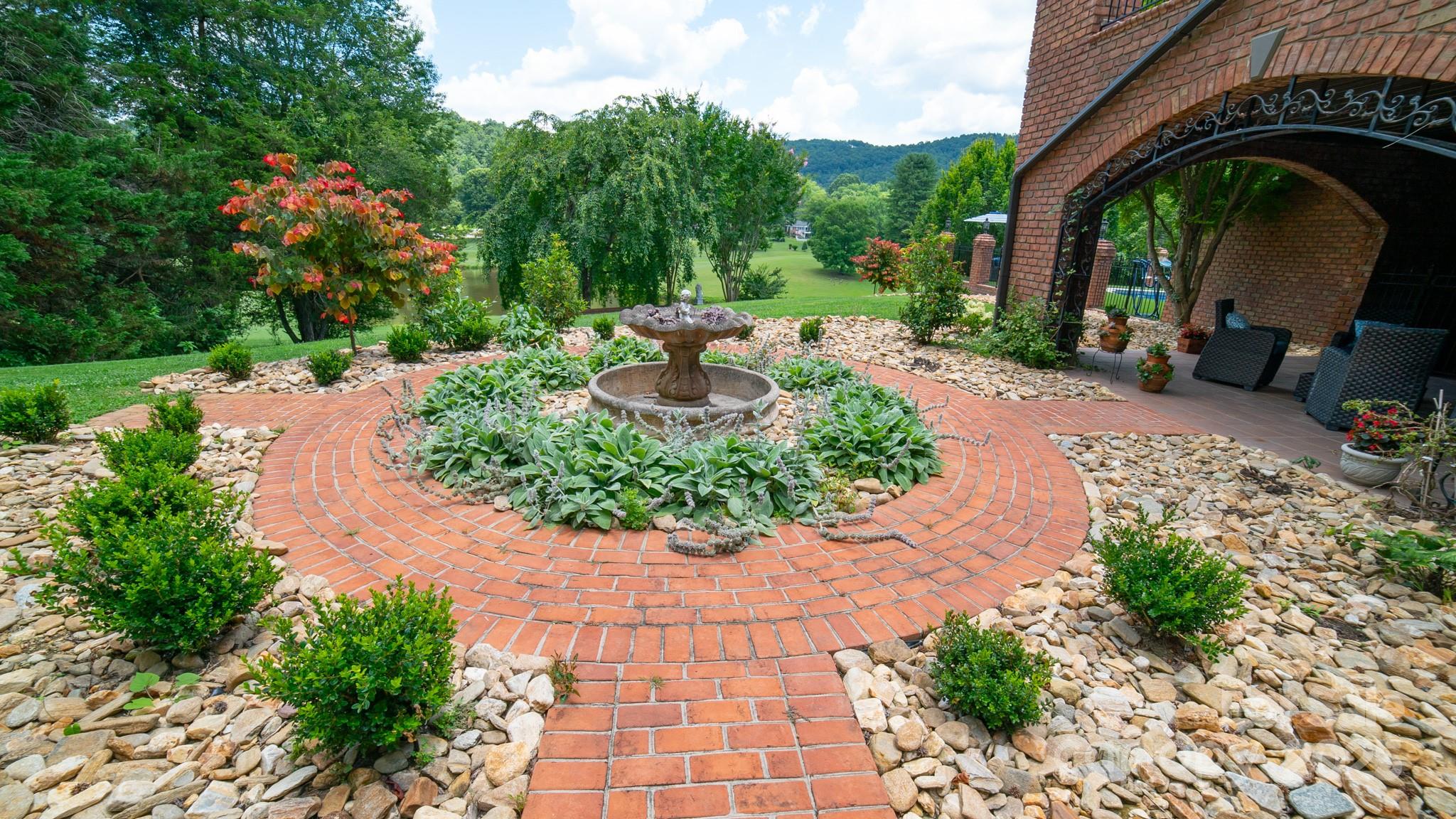 2770 Lakeview Drive — Lenoir