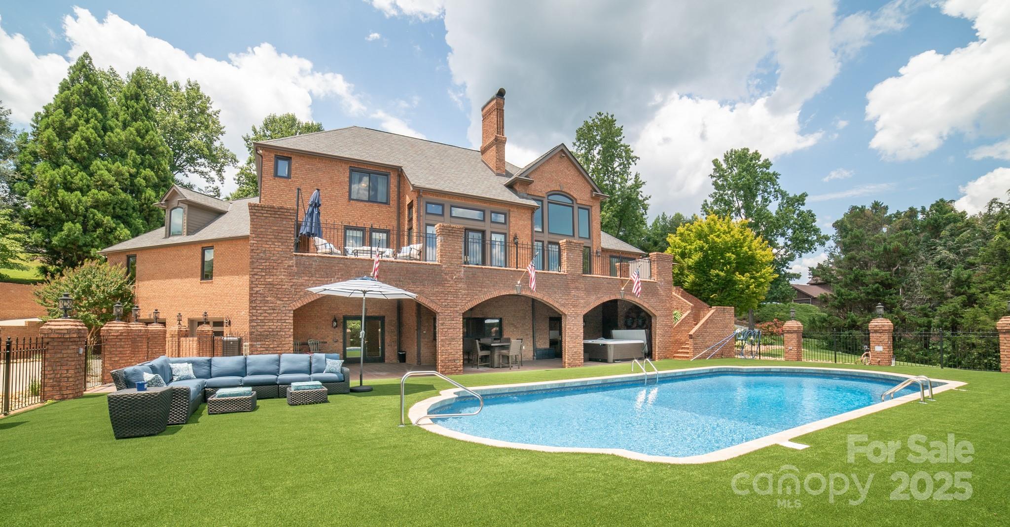 2770 Lakeview Drive — Lenoir