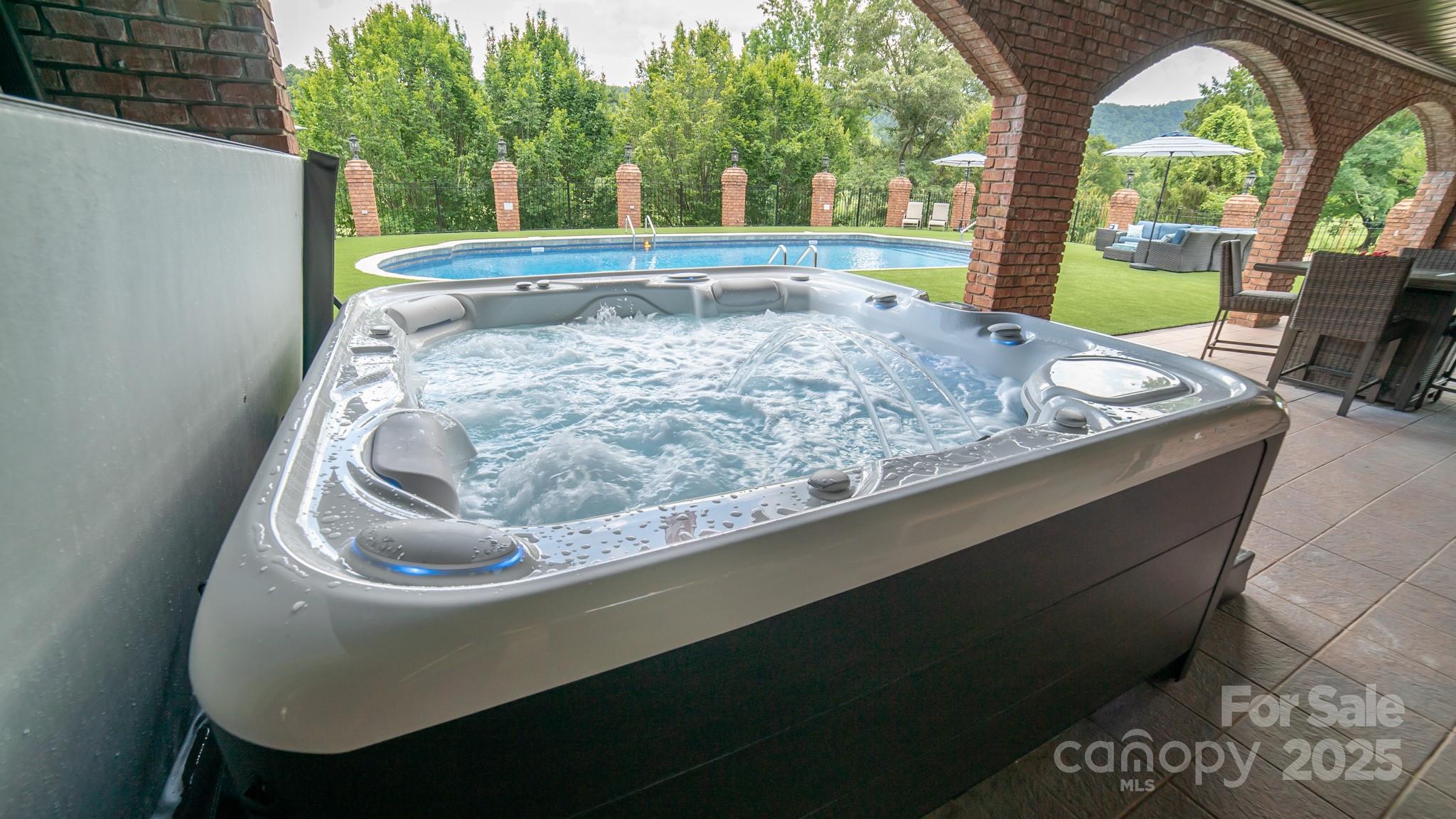 2770 Lakeview Drive — Lenoir