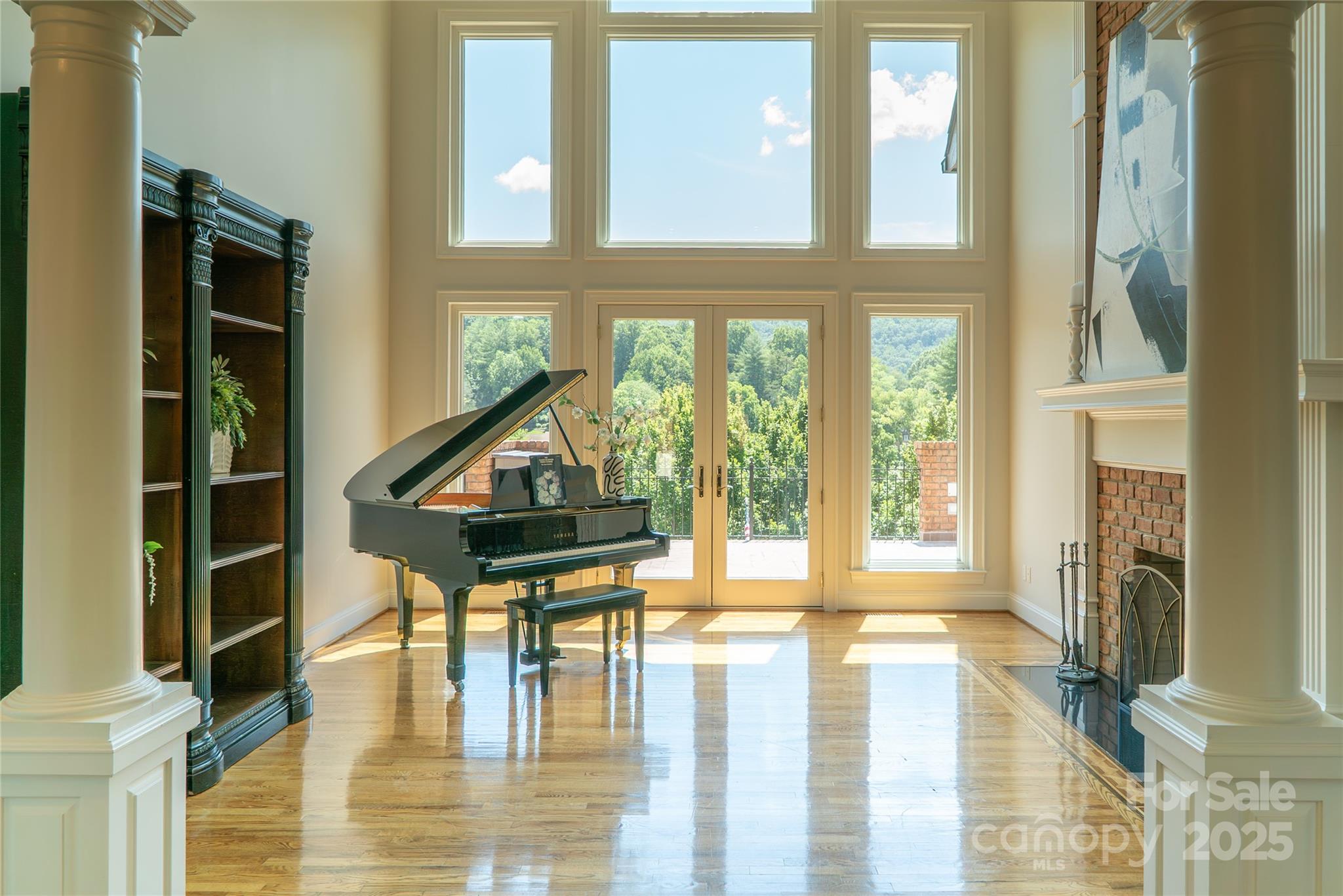 2770 Lakeview Drive — Lenoir