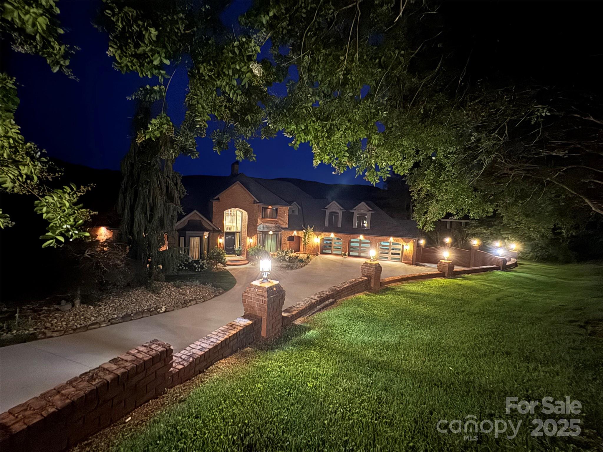 2770 Lakeview Drive — Lenoir
