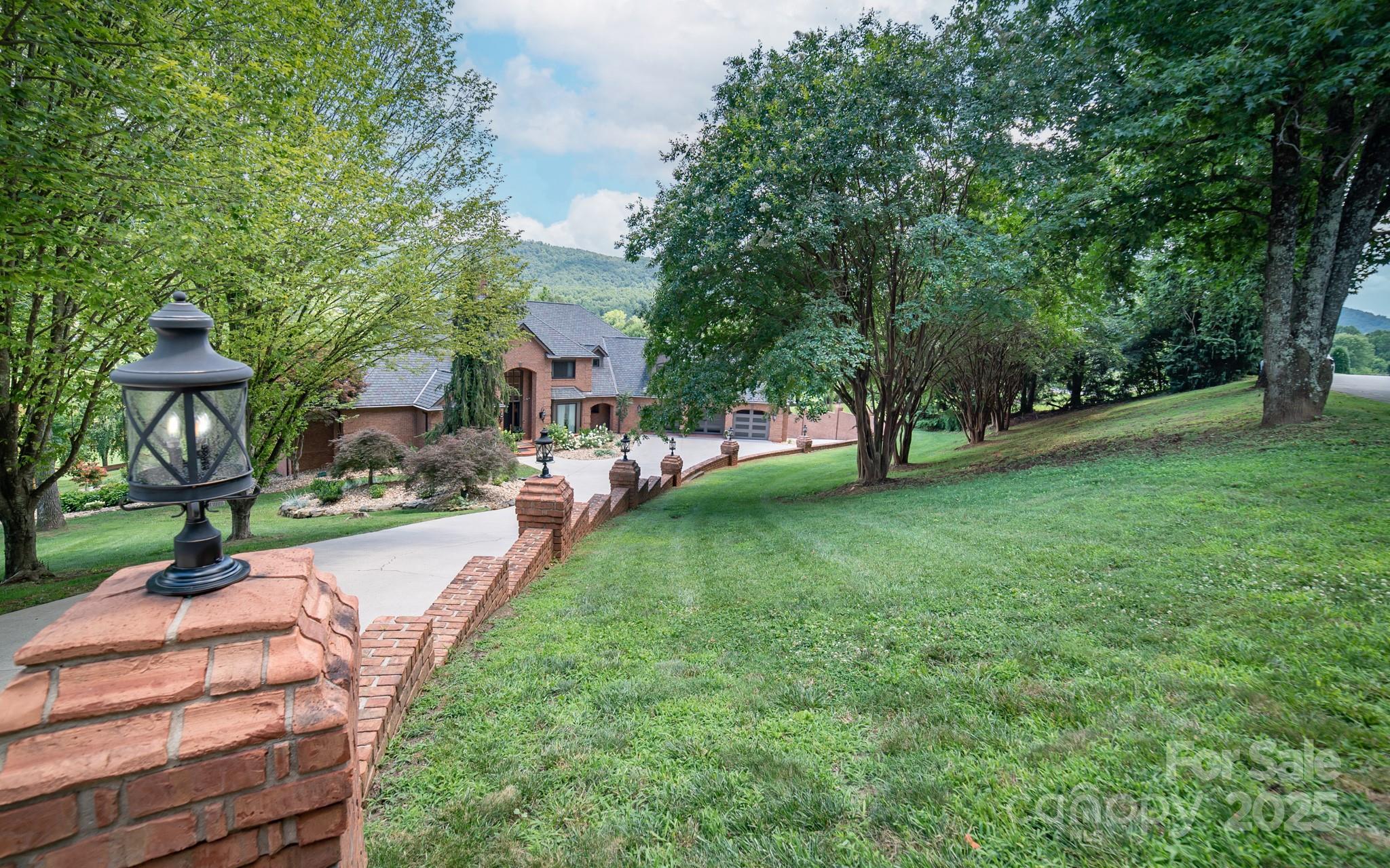 2770 Lakeview Drive — Lenoir
