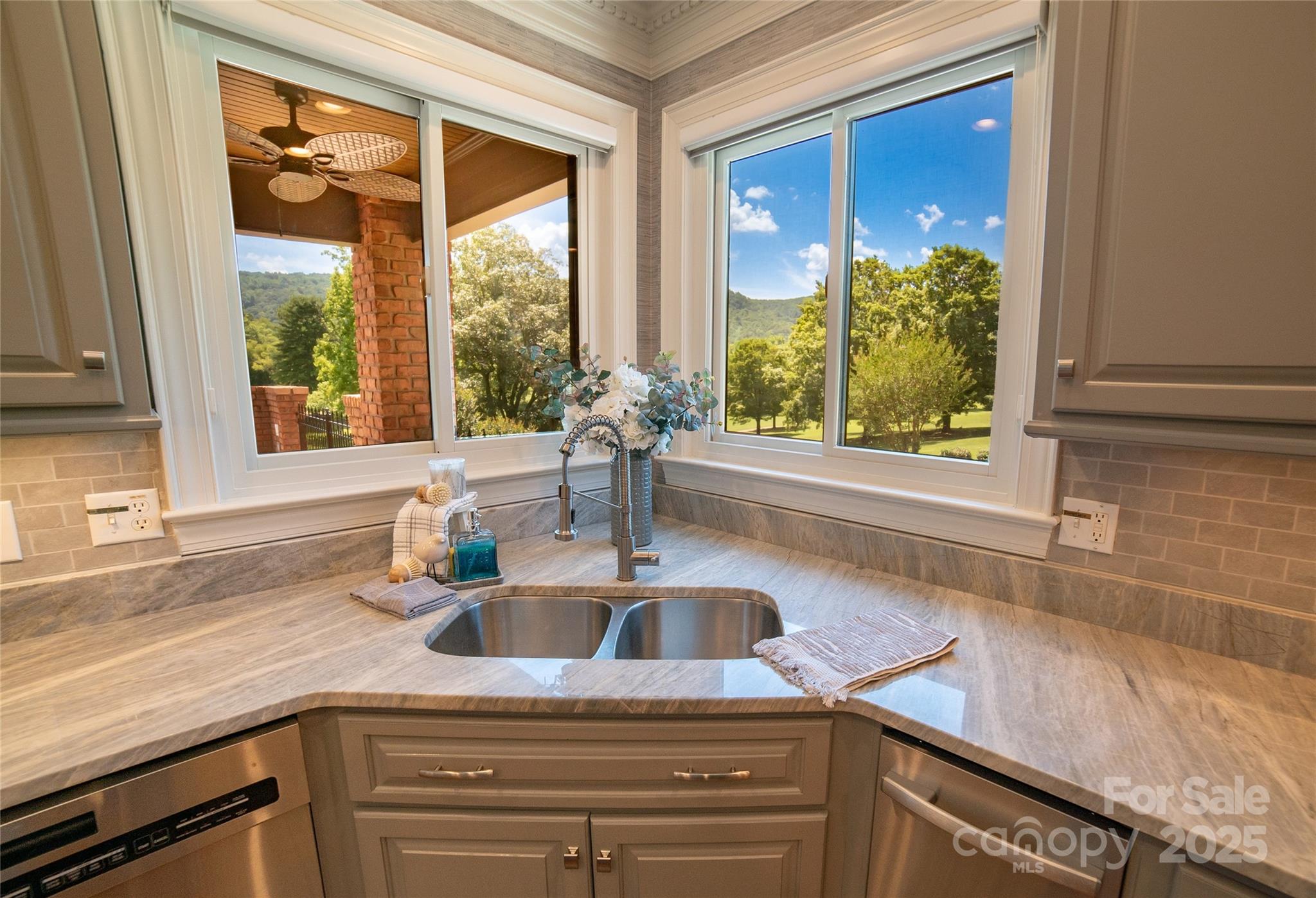 2770 Lakeview Drive — Lenoir