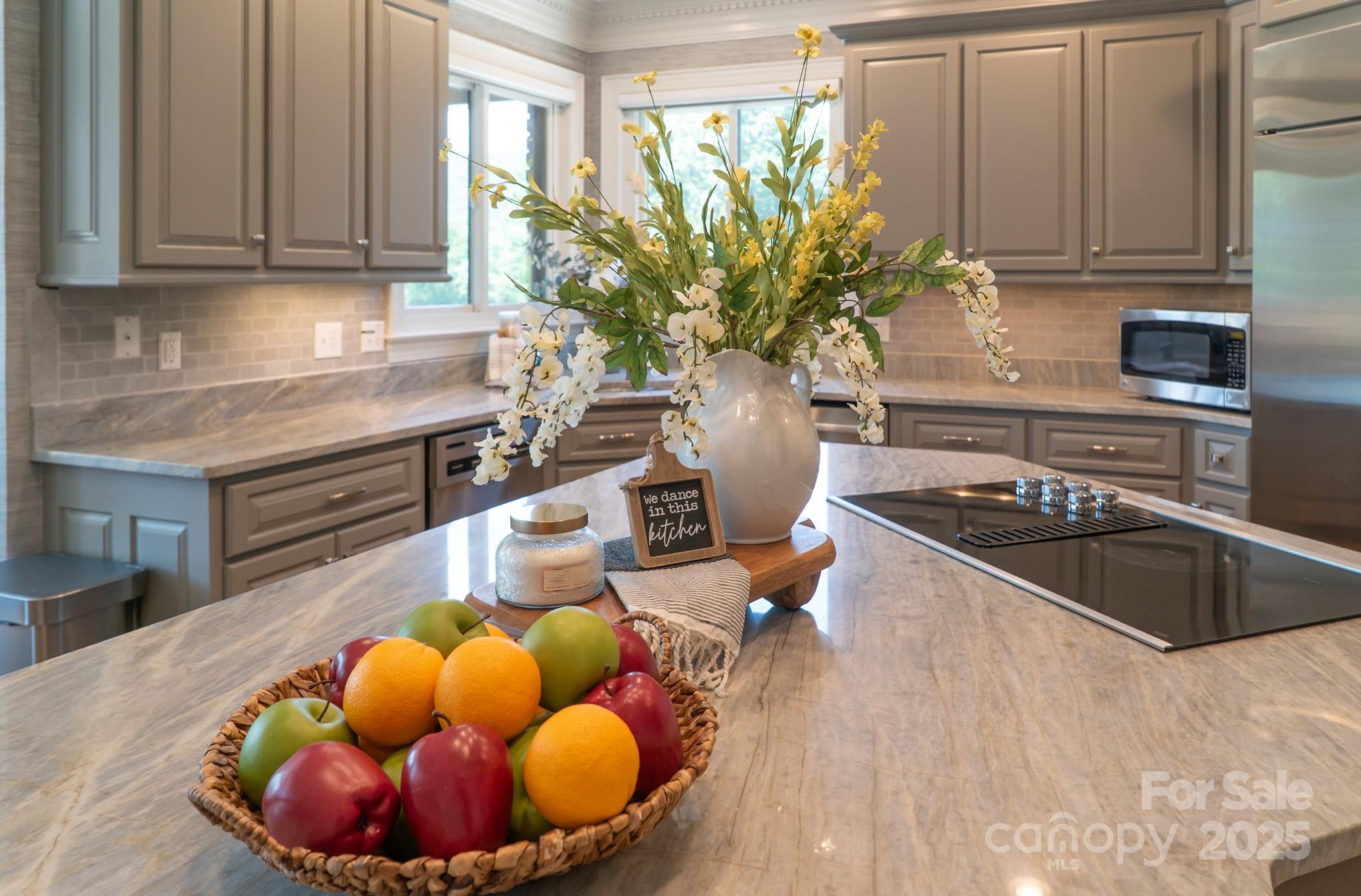 2770 Lakeview Drive — Lenoir