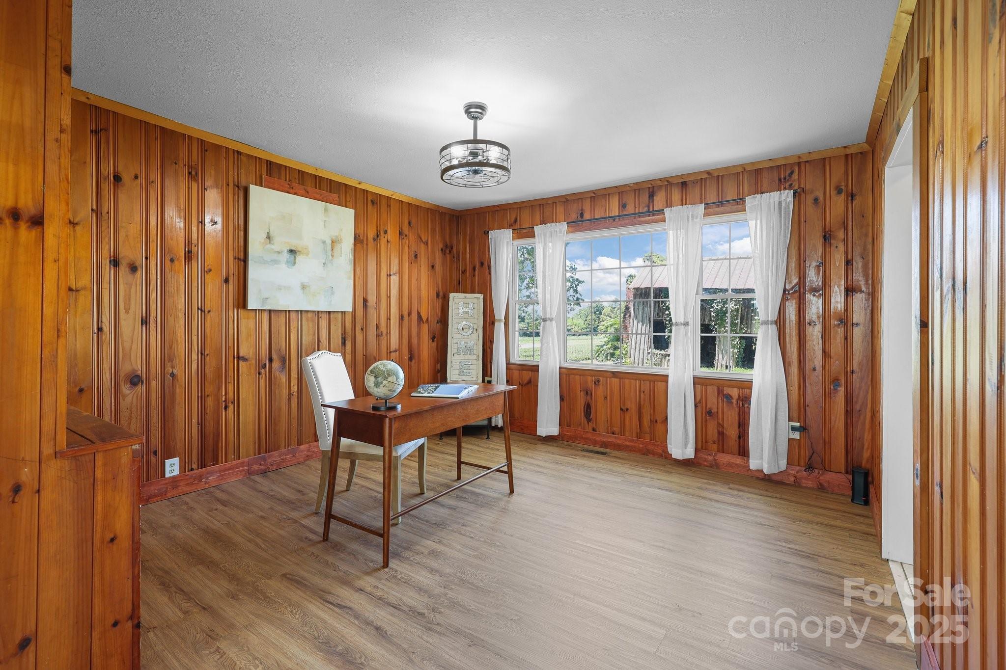 550 Woodleaf Barber Road — Cleveland