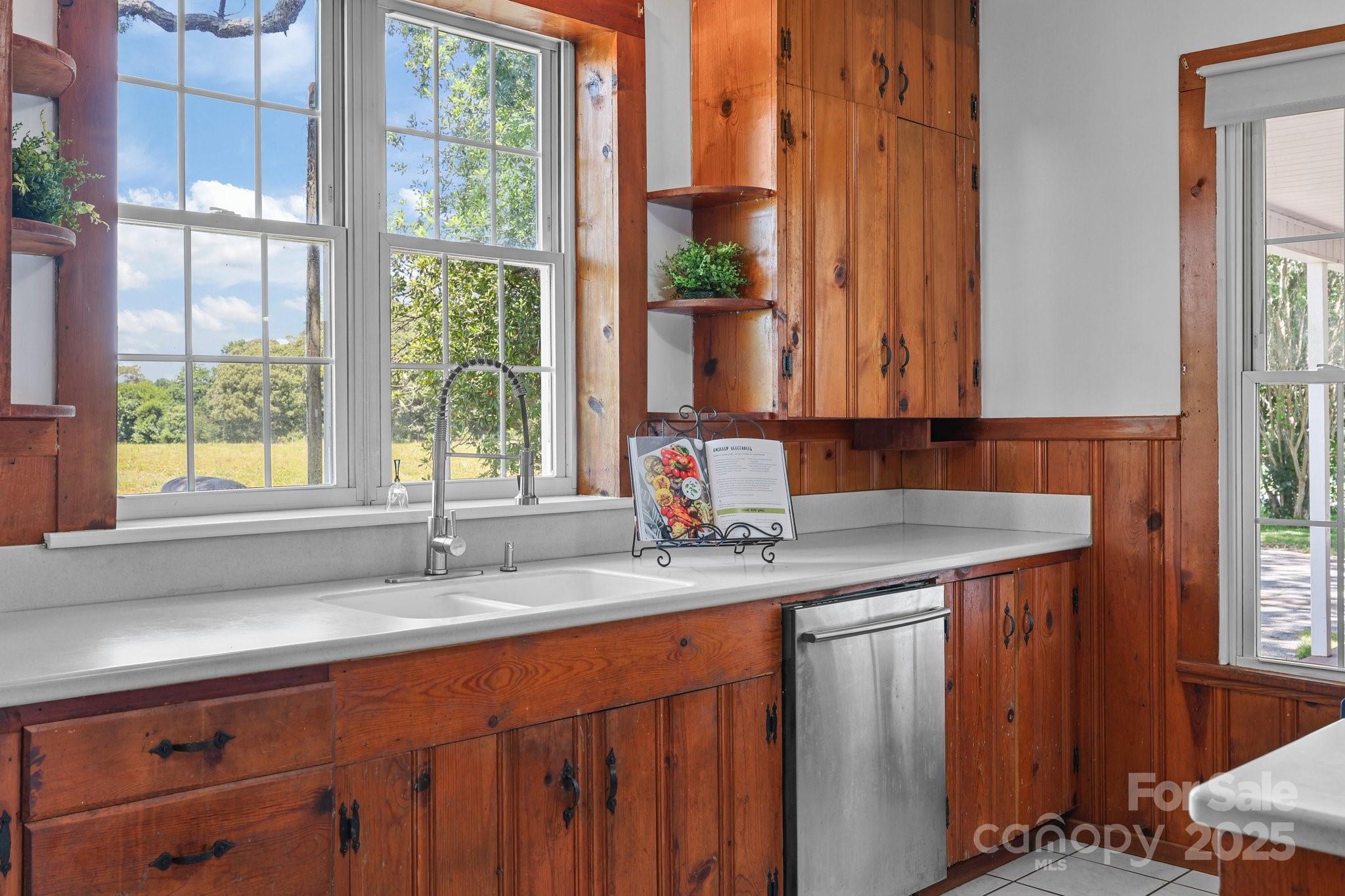 550 Woodleaf Barber Road — Cleveland
