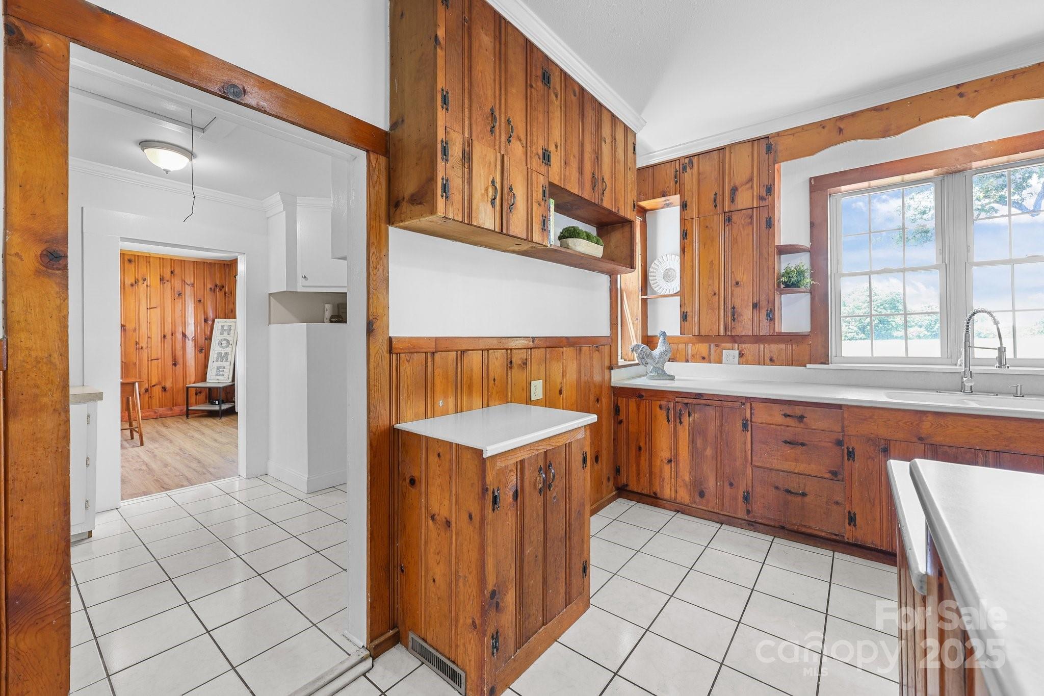 550 Woodleaf Barber Road — Cleveland