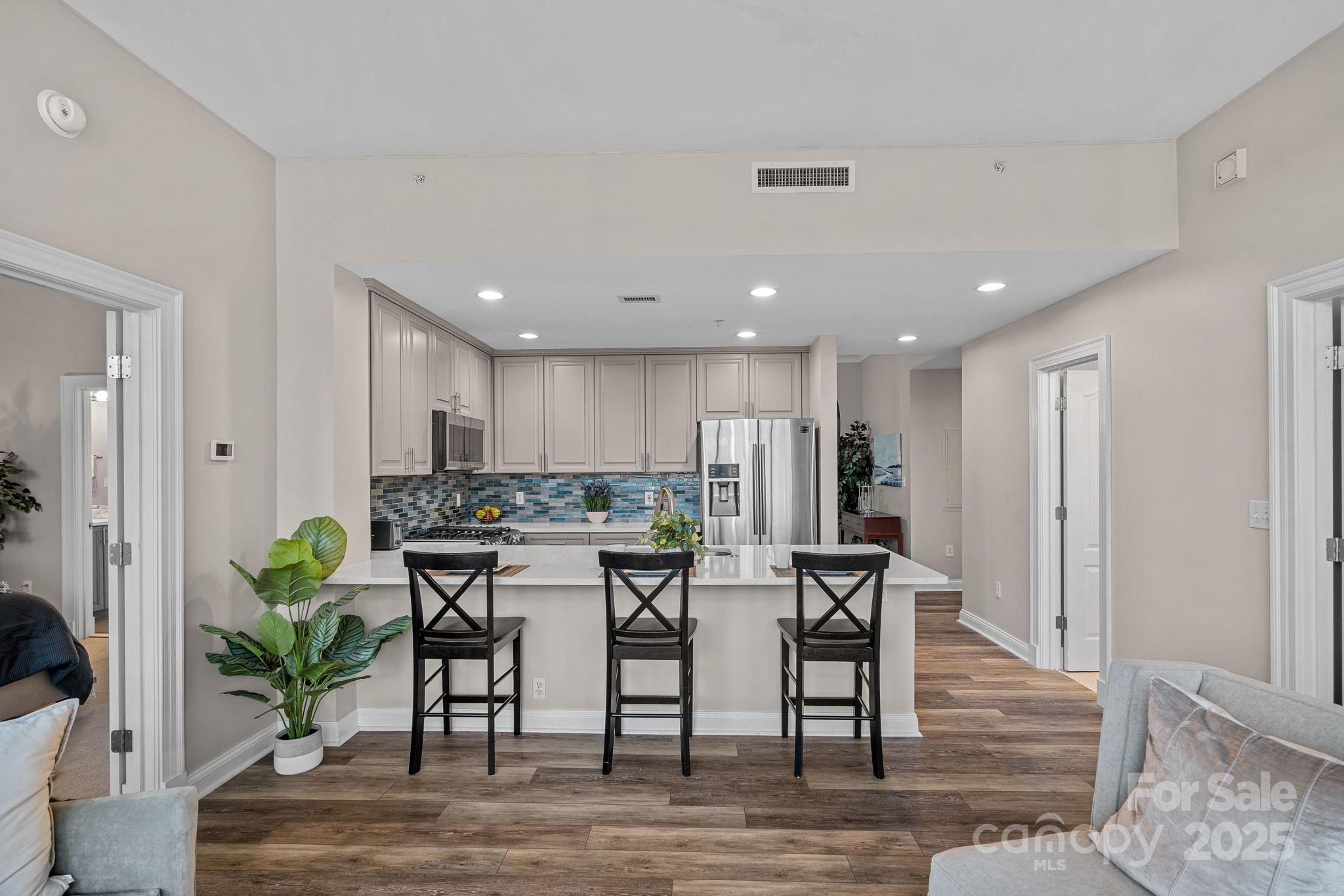 315 Arlington Avenue #607 — Charlotte