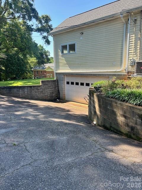 743 S College Avenue — Newton