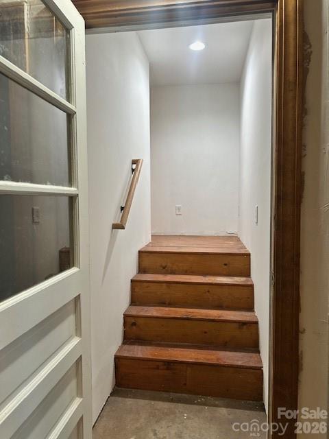743 S College Avenue — Newton