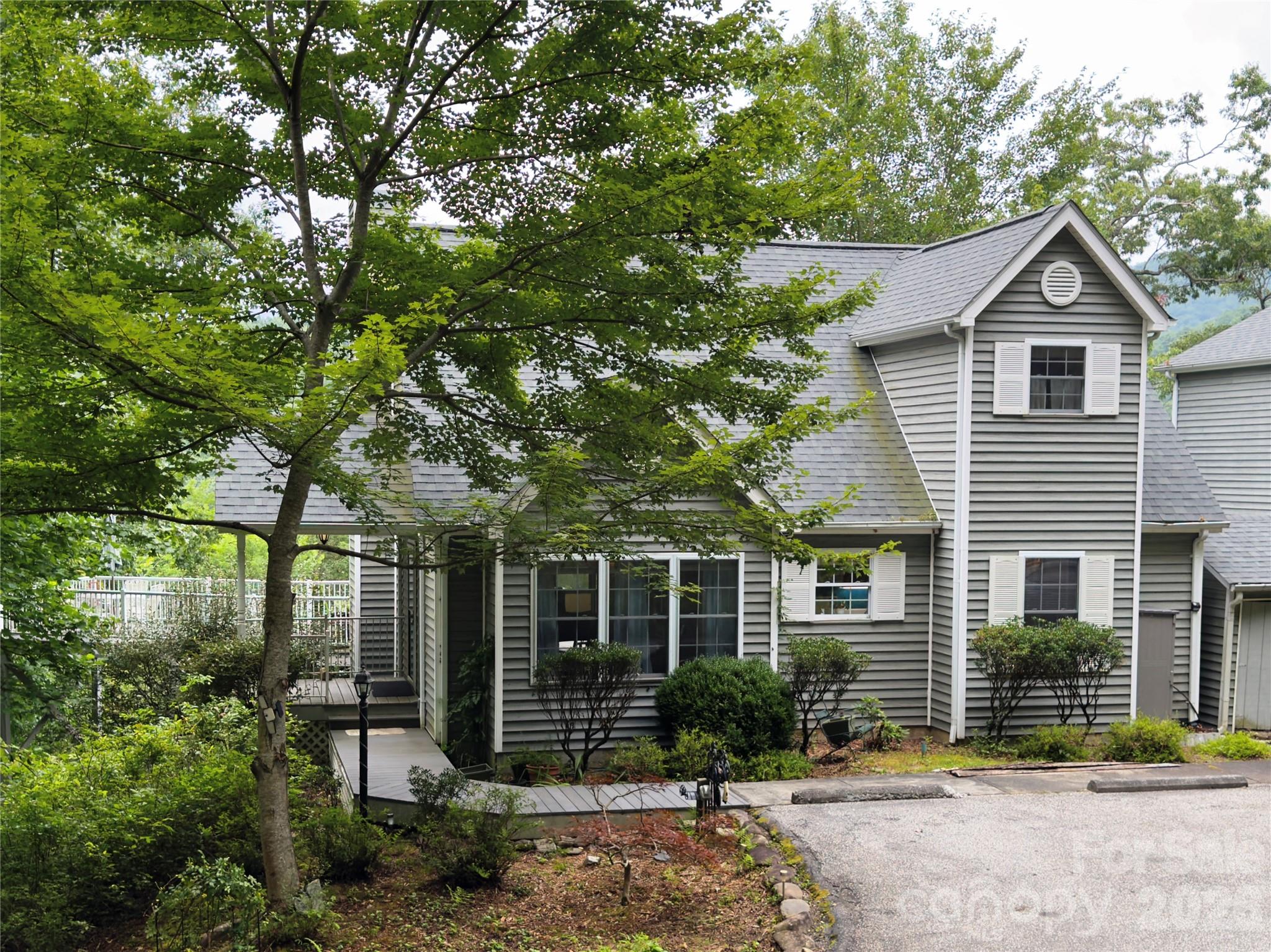 40 Sanctuary Drive — Burnsville