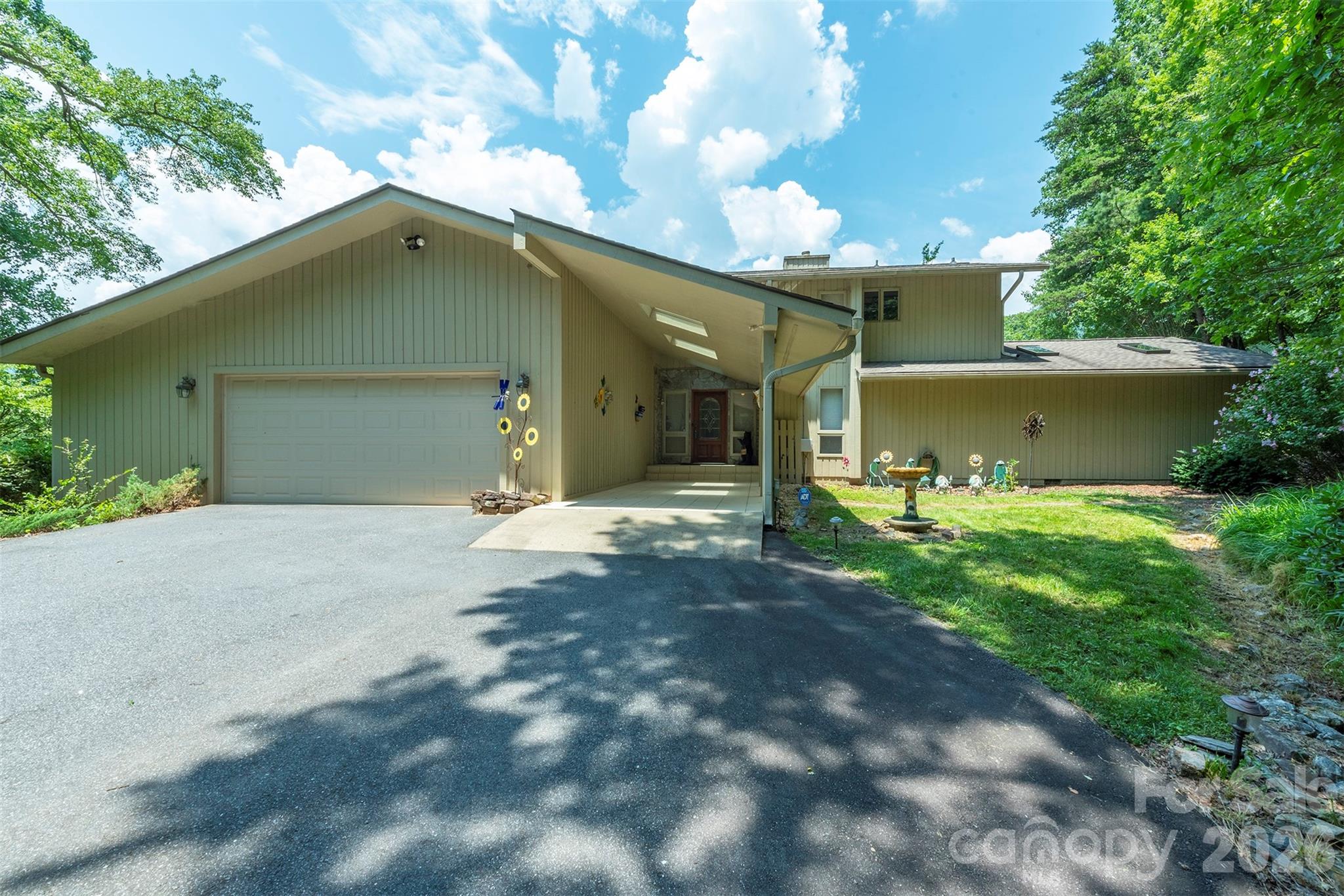 141 Courtland Court — Lake Lure