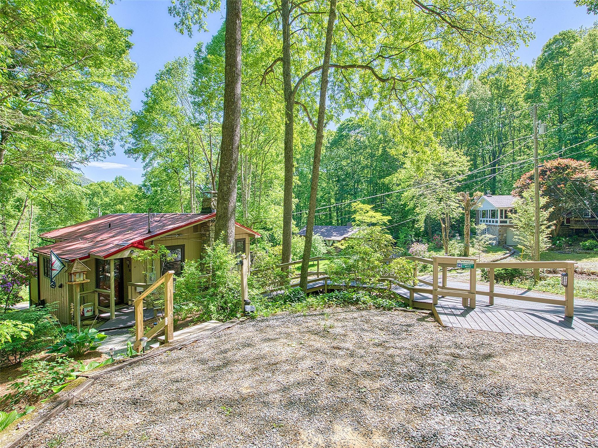290 Dogwood Drive — Maggie Valley