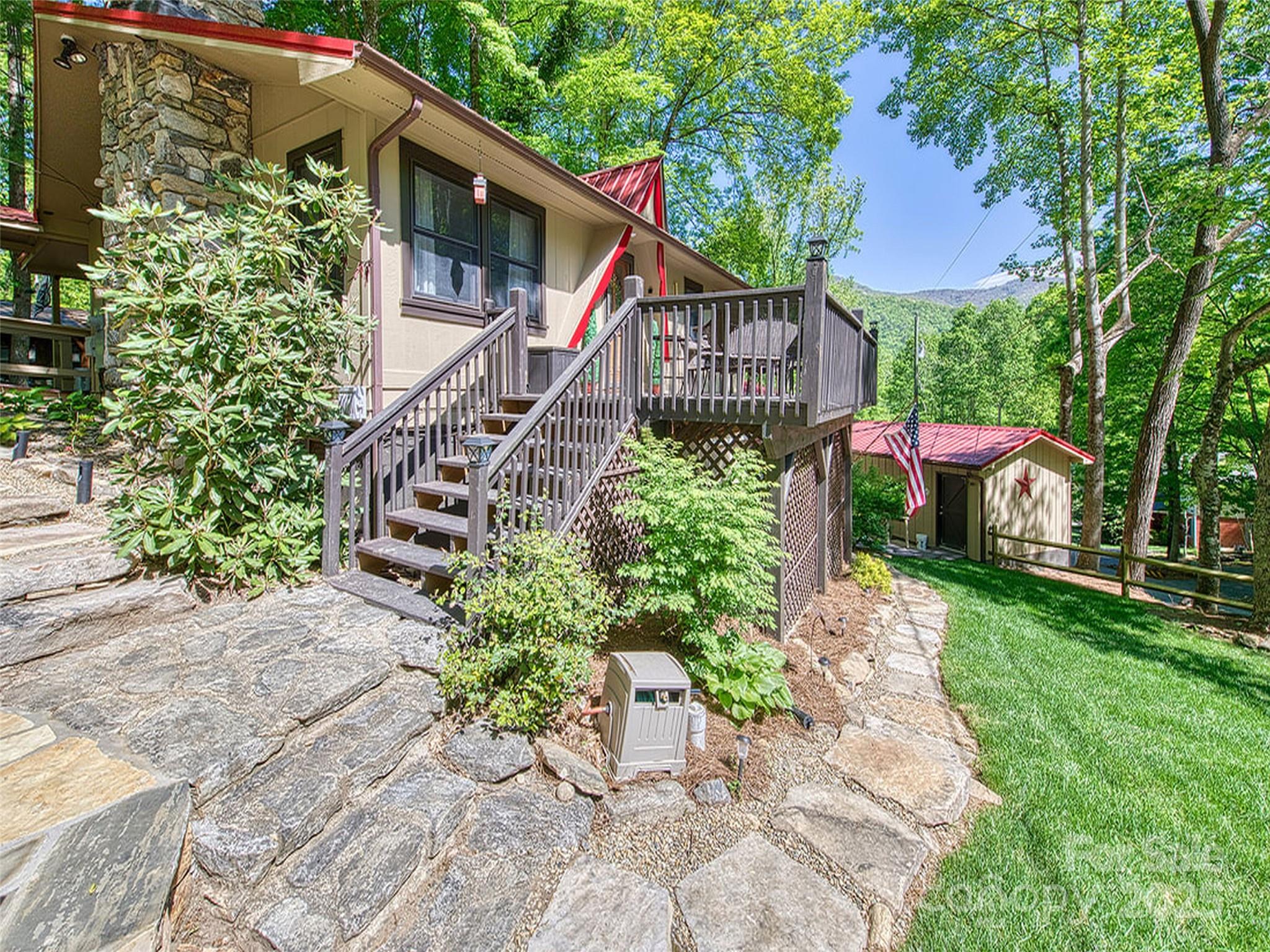 290 Dogwood Drive — Maggie Valley